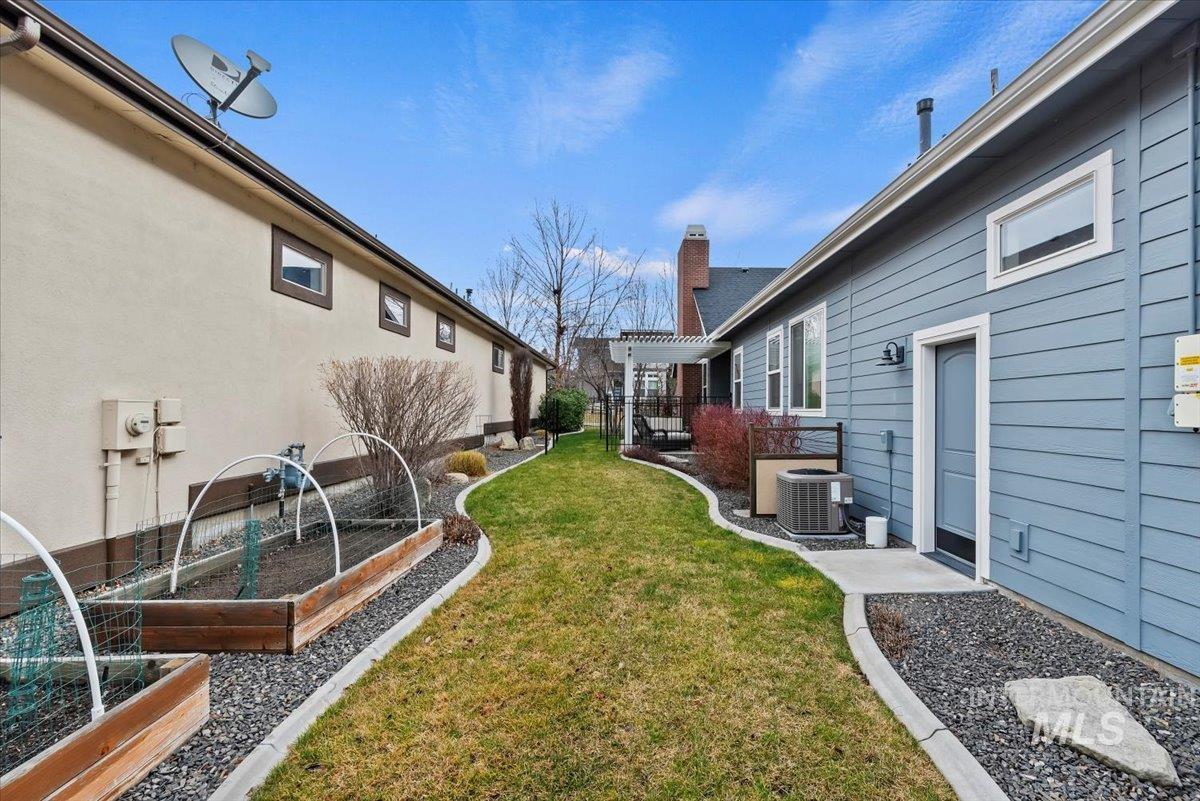 2573 S Palmatier Way, Boise, Idaho 83716, 3 Bedrooms, 2.5 Bathrooms, Residential For Sale, Price $899,900, 98976428