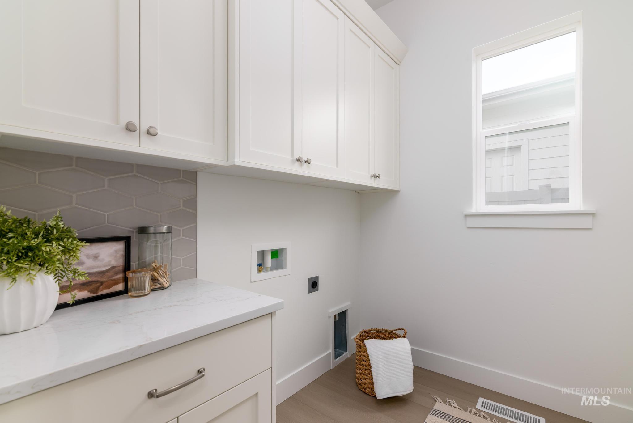 2574 N Leatherwood Ave, Star, Idaho 83669, 2 Bedrooms, 2 Bathrooms, Residential For Sale, Price $554,000, 98976432