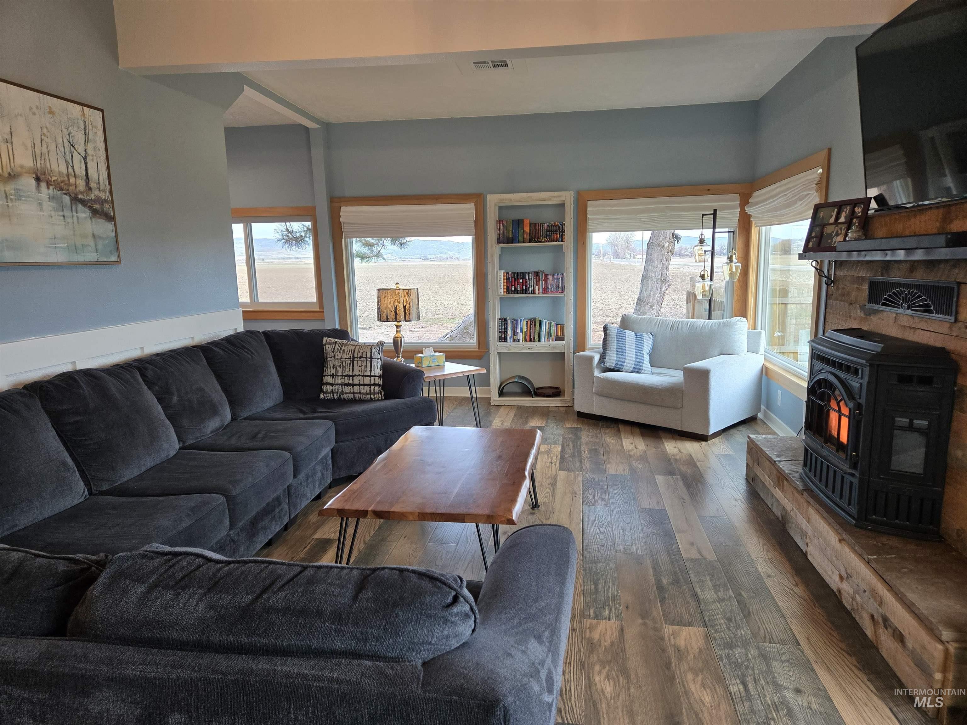 924 Olds Ferry Road, Weiser, Idaho 83672, 4 Bedrooms, 3 Bathrooms, Residential For Sale, Price $575,000, 98976433