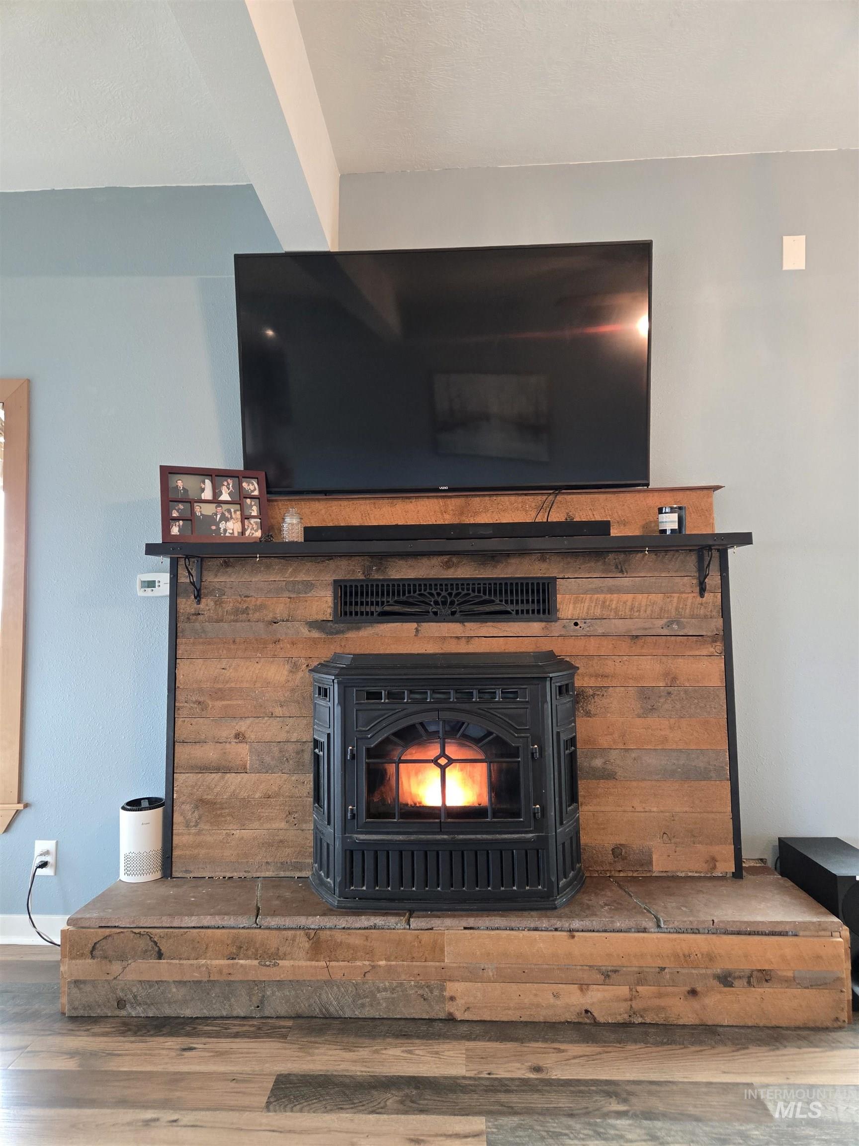 924 Olds Ferry Road, Weiser, Idaho 83672, 4 Bedrooms, 3 Bathrooms, Residential For Sale, Price $575,000, 98976433