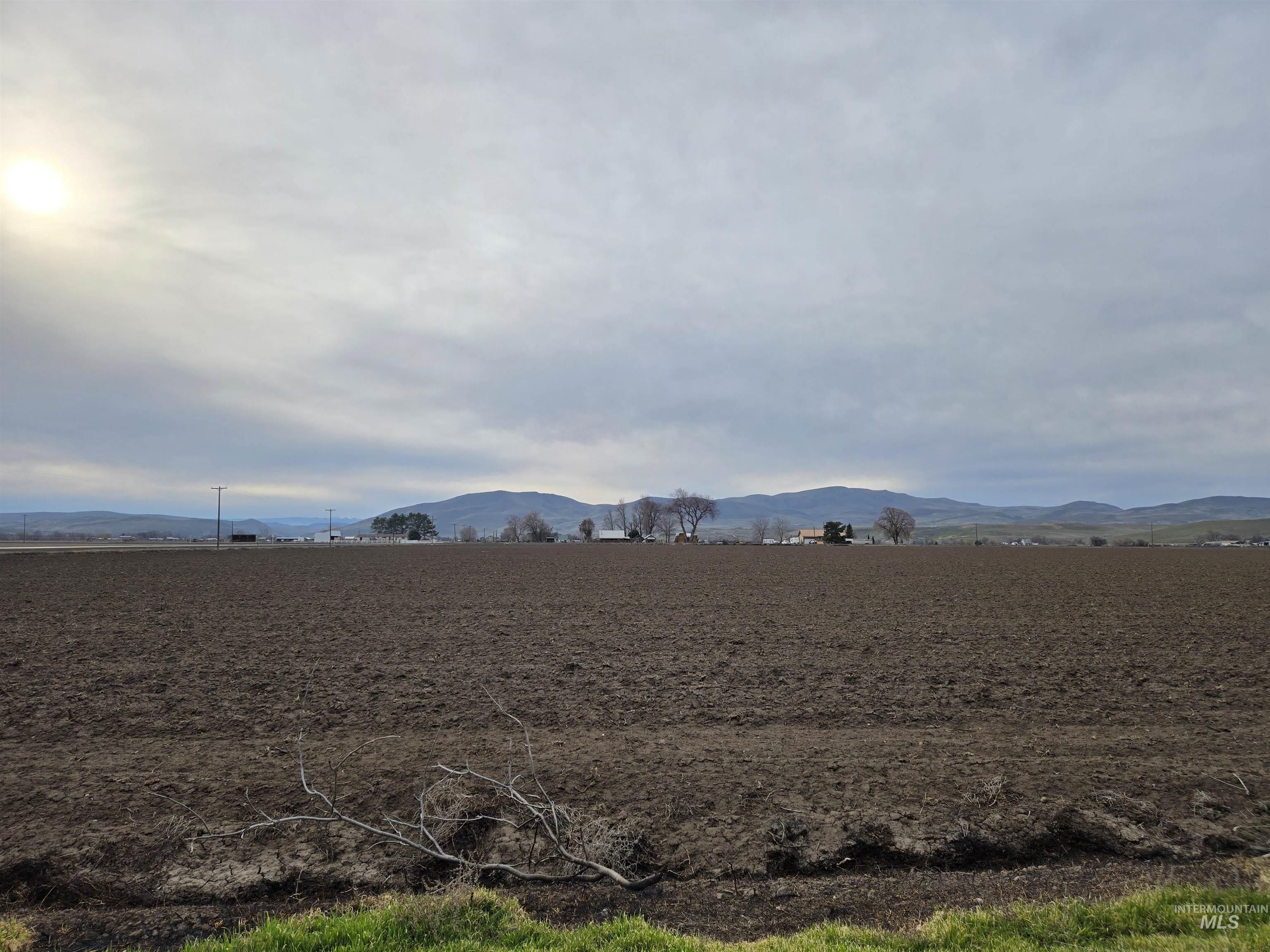 924 Olds Ferry Road, Weiser, Idaho 83672, 4 Bedrooms, 3 Bathrooms, Residential For Sale, Price $575,000, 98976433