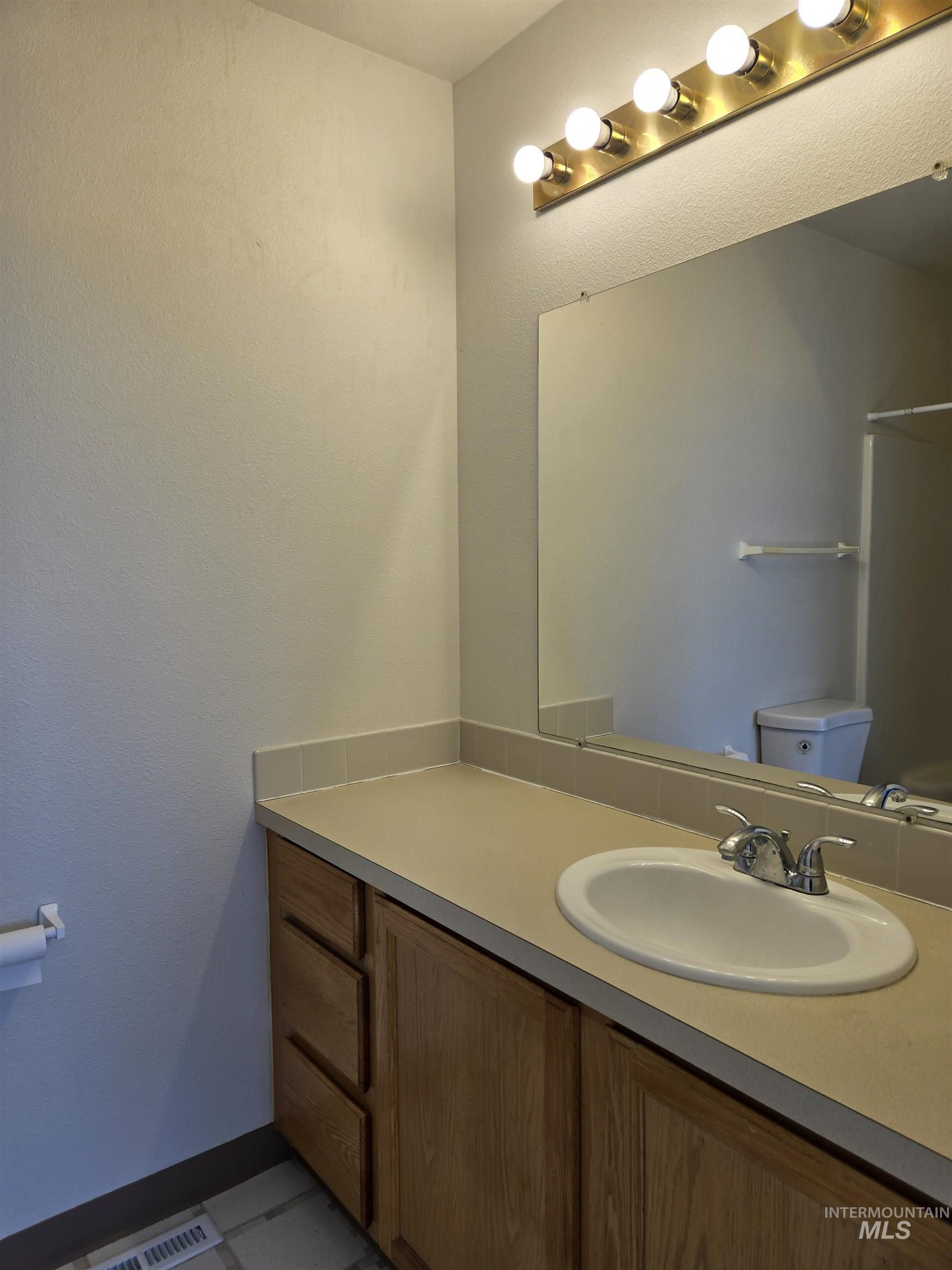 183 SW 18th St., Ontario, Oregon 97914, 3 Bedrooms, 2 Bathrooms, Residential For Sale, Price $284,900, 98976435