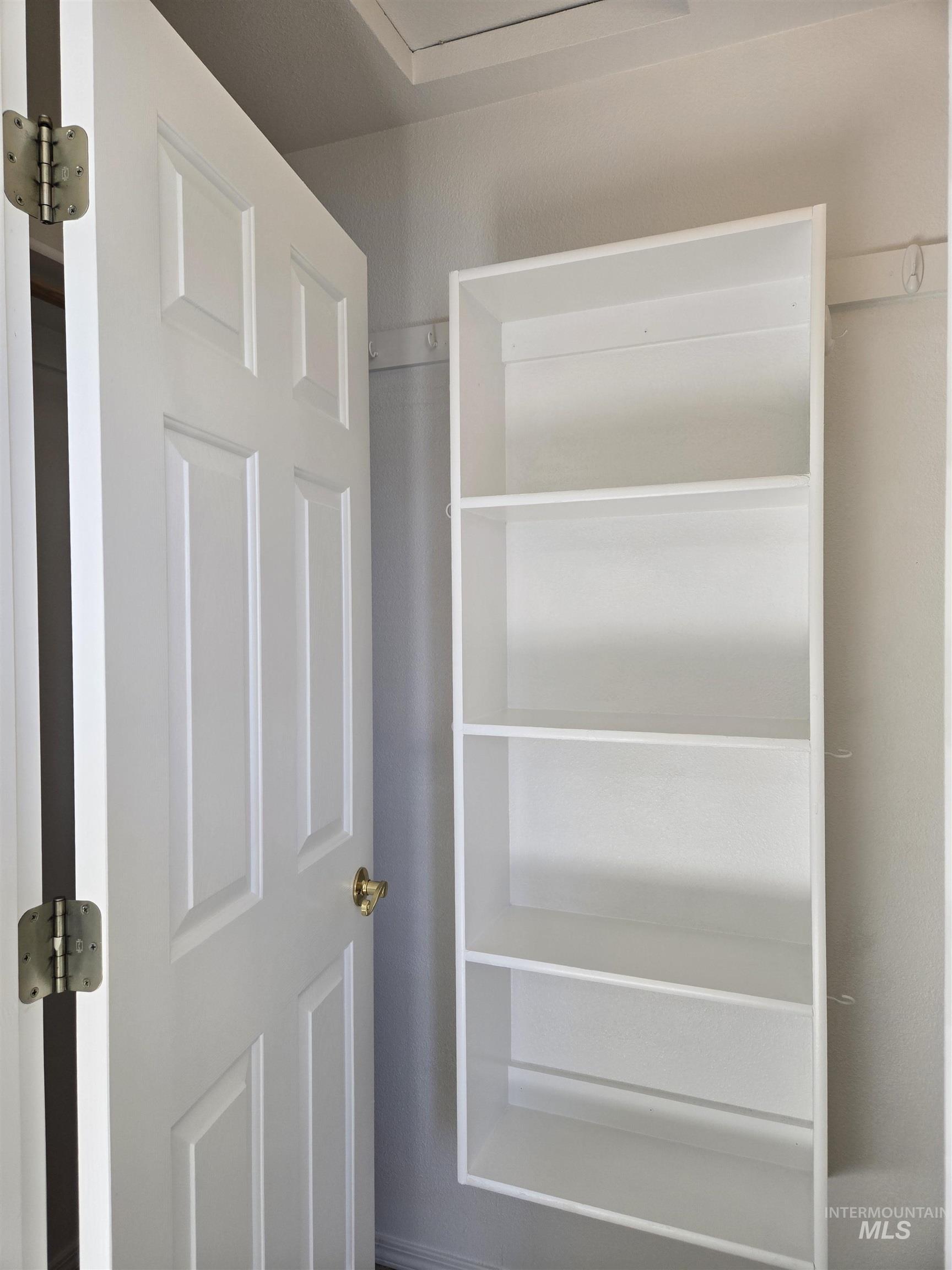 183 SW 18th St., Ontario, Oregon 97914, 3 Bedrooms, 2 Bathrooms, Residential For Sale, Price $284,900, 98976435