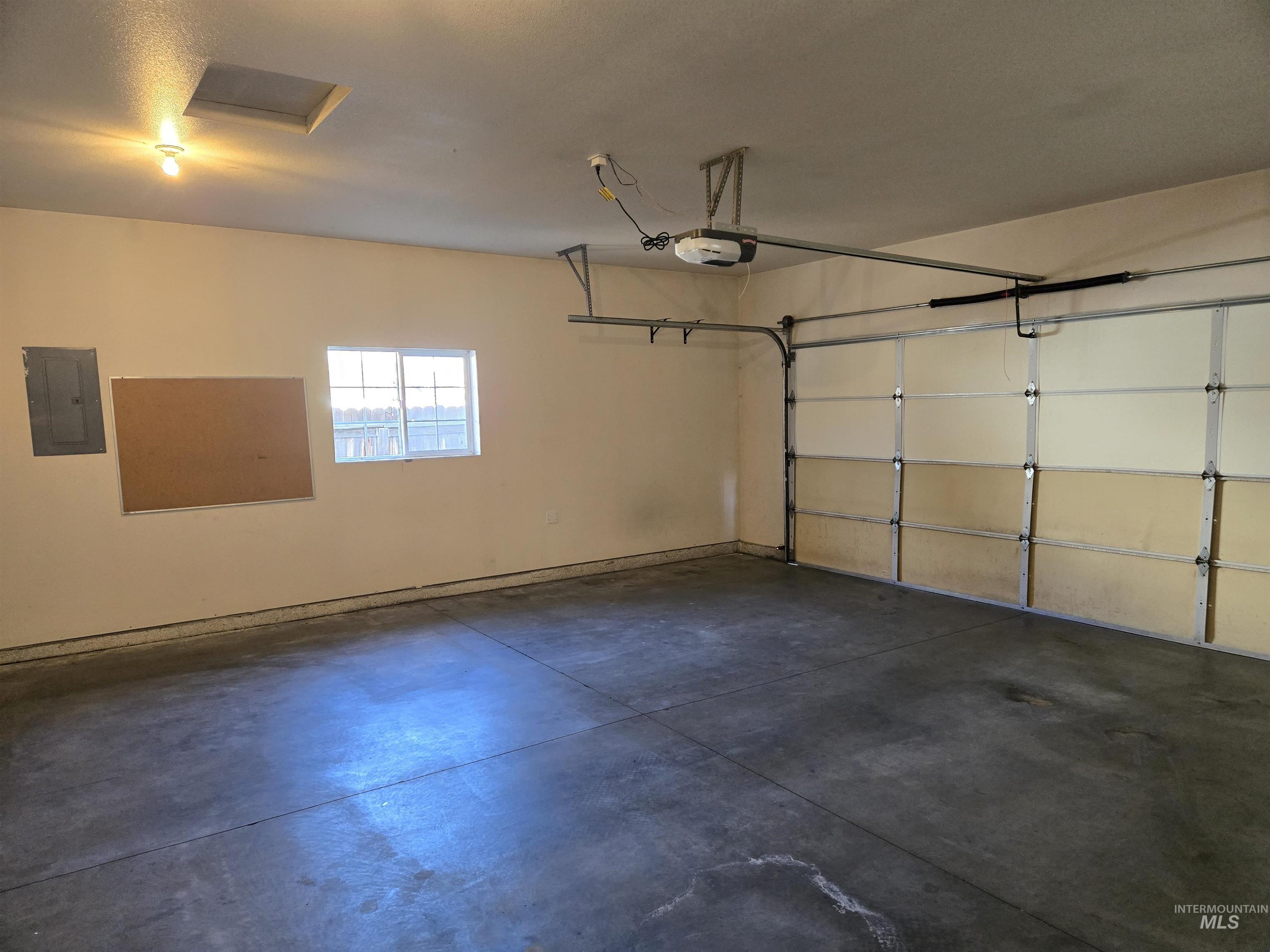 183 SW 18th St., Ontario, Oregon 97914, 3 Bedrooms, 2 Bathrooms, Residential For Sale, Price $284,900, 98976435