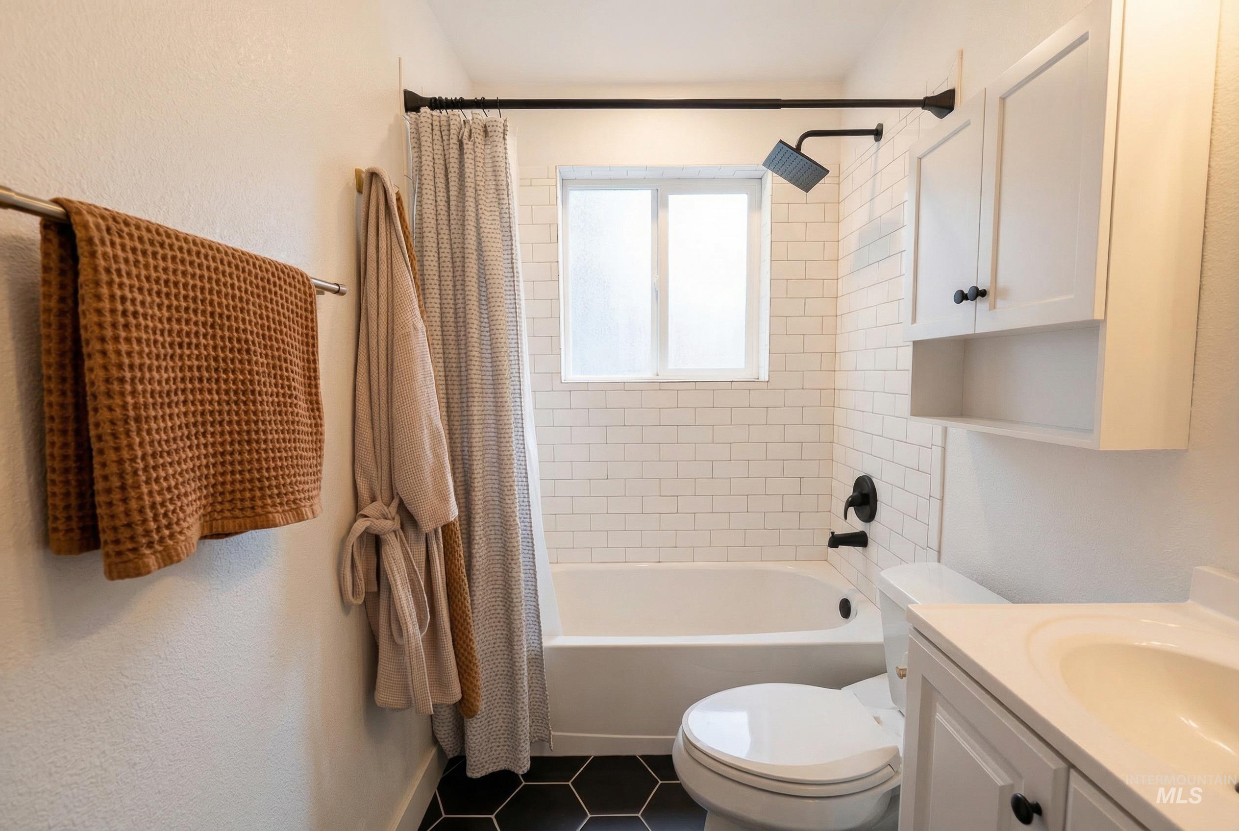 990 N Eagle Hills Way, Eagle, Idaho 83616, 5 Bedrooms, 3 Bathrooms, Rental For Rent, Price $3,500, 98976440