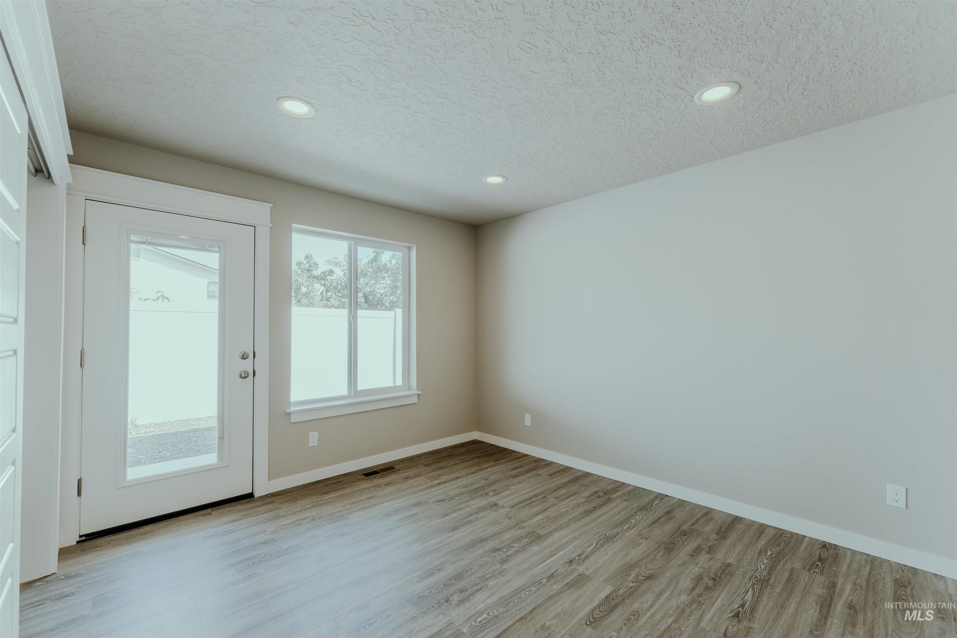 1241 Phillips Circle, Ontario, Oregon 97914-3905, 2 Bedrooms, 2 Bathrooms, Residential For Sale, Price $235,000, 98976441