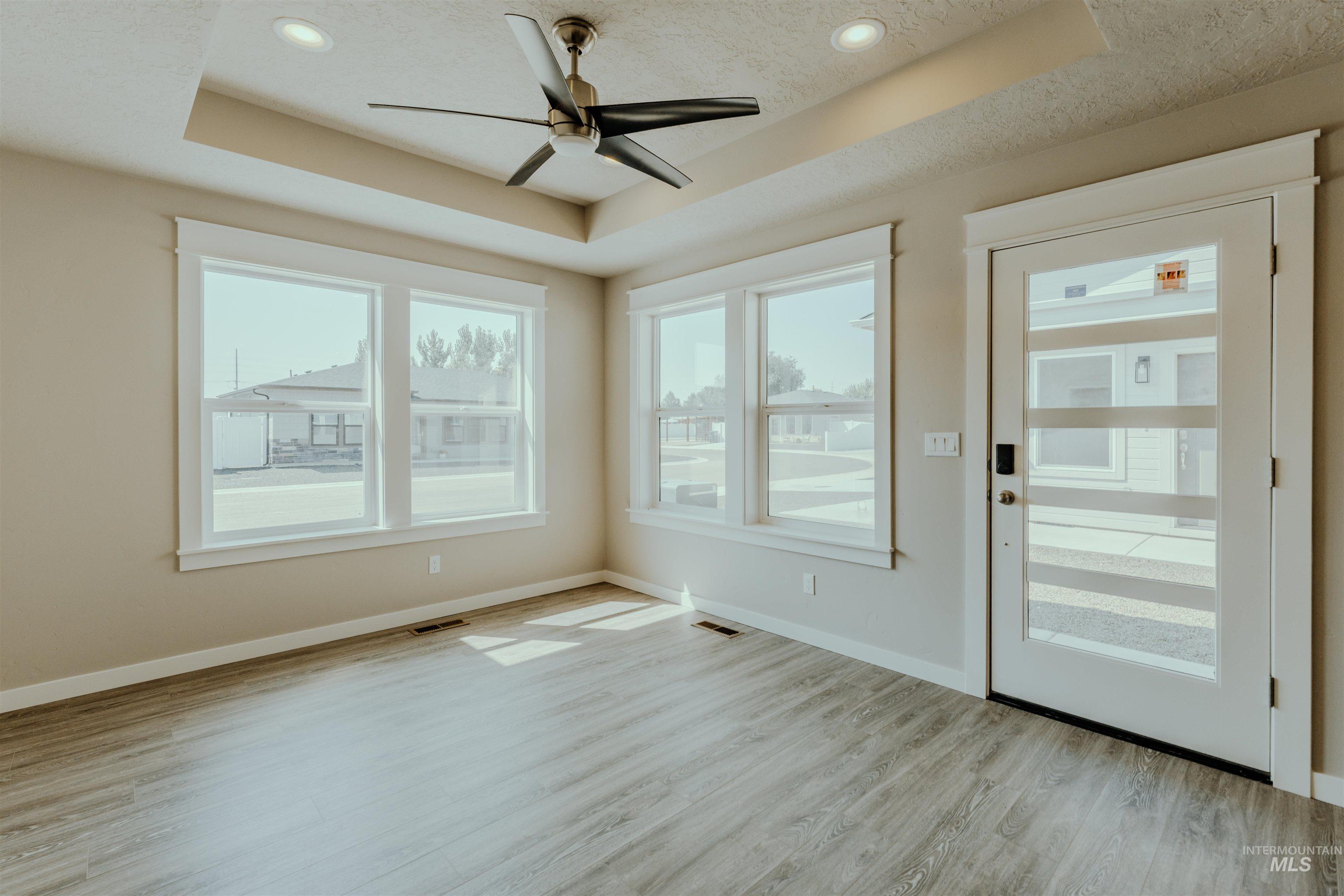 1241 Phillips Circle, Ontario, Oregon 97914-3905, 2 Bedrooms, 2 Bathrooms, Residential For Sale, Price $235,000, 98976441