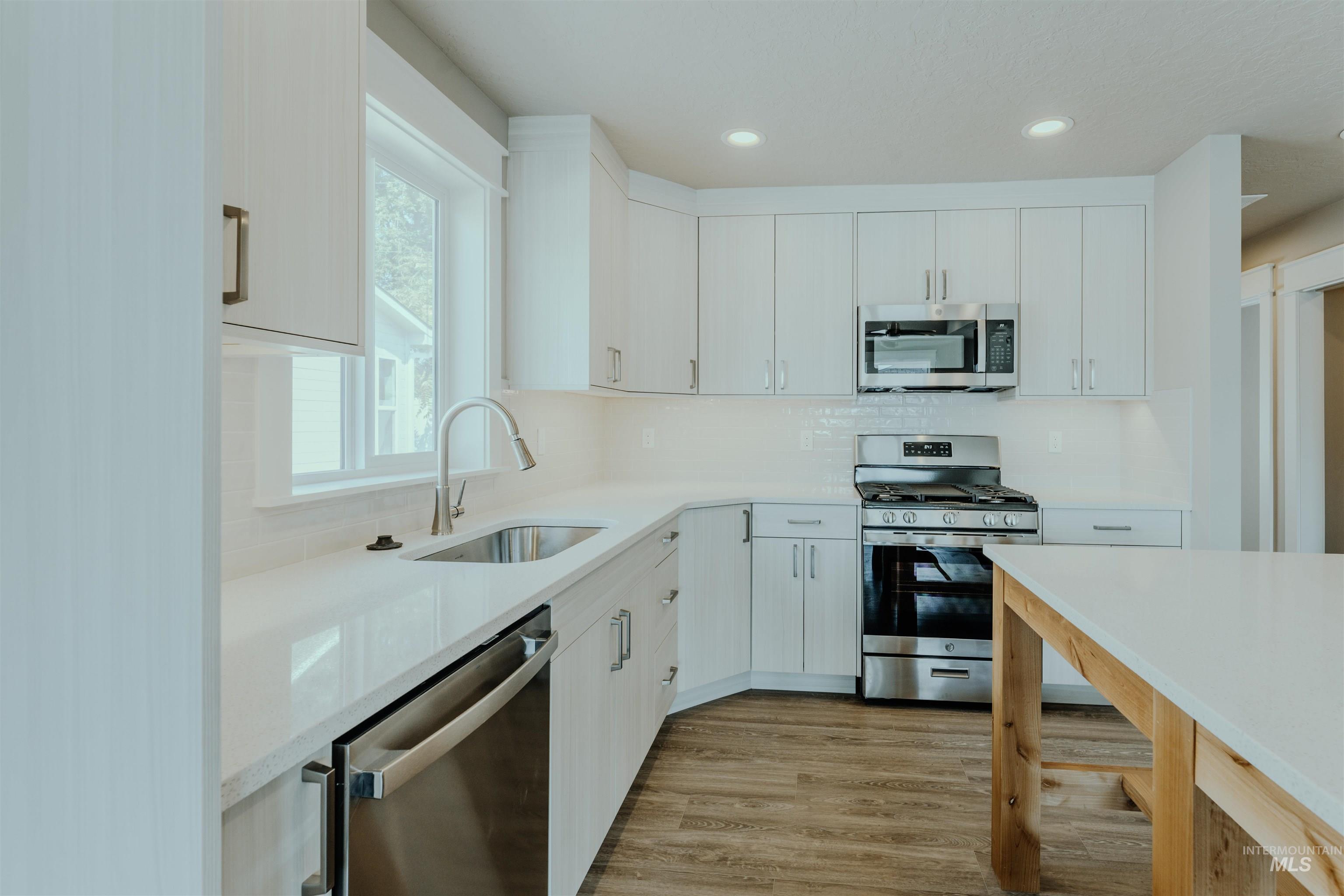 1241 Phillips Circle, Ontario, Oregon 97914-3905, 2 Bedrooms, 2 Bathrooms, Residential For Sale, Price $235,000, 98976441