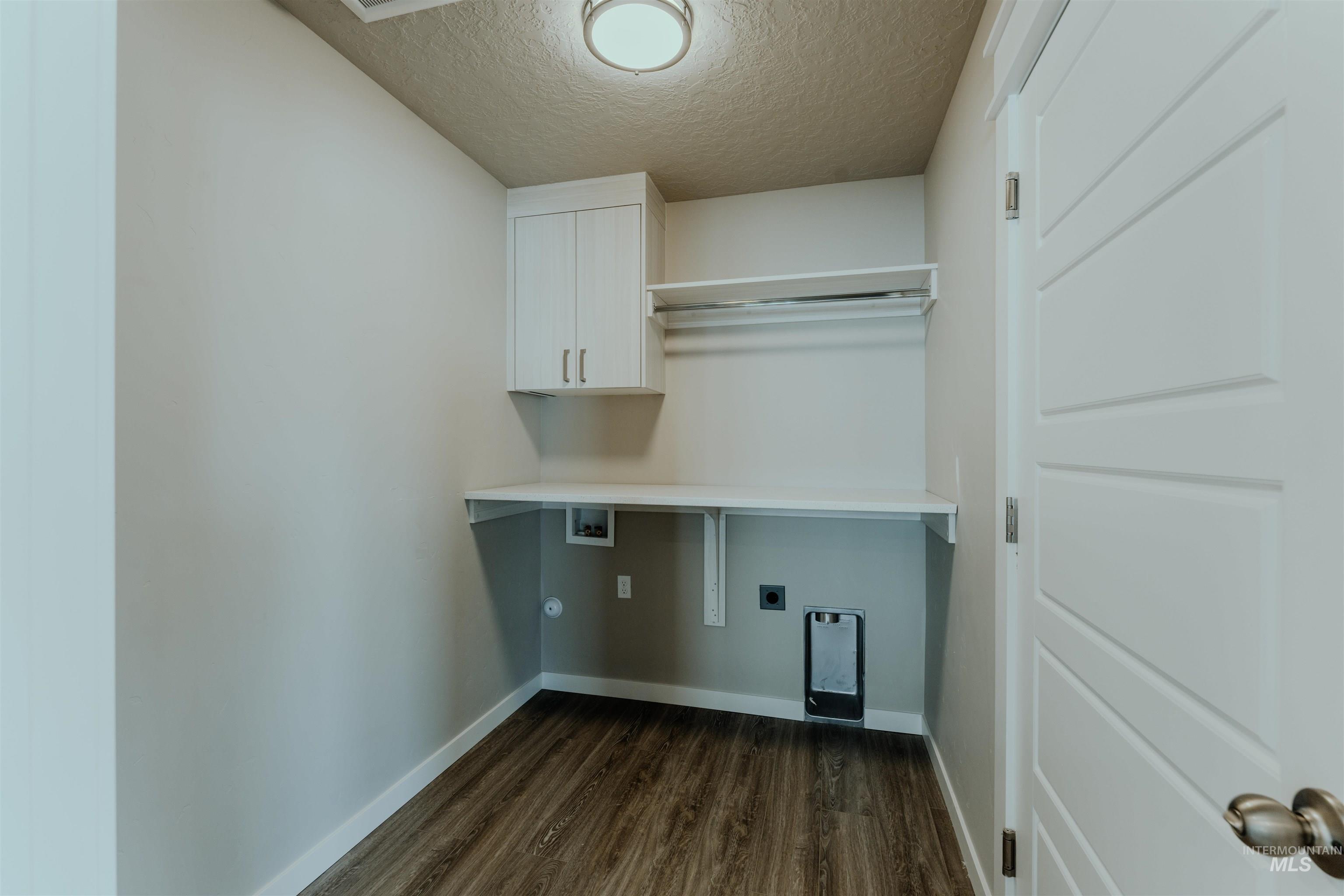 1241 Phillips Circle, Ontario, Oregon 97914-3905, 2 Bedrooms, 2 Bathrooms, Residential For Sale, Price $235,000, 98976441