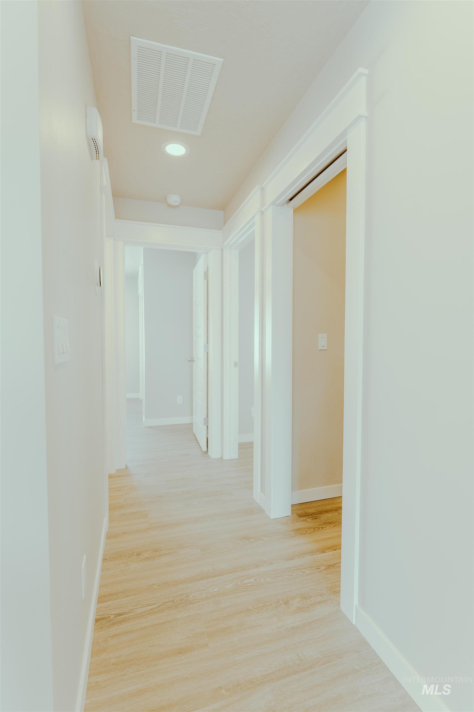 1241 Phillips Circle, Ontario, Oregon 97914-3905, 2 Bedrooms, 2 Bathrooms, Residential For Sale, Price $235,000, 98976441