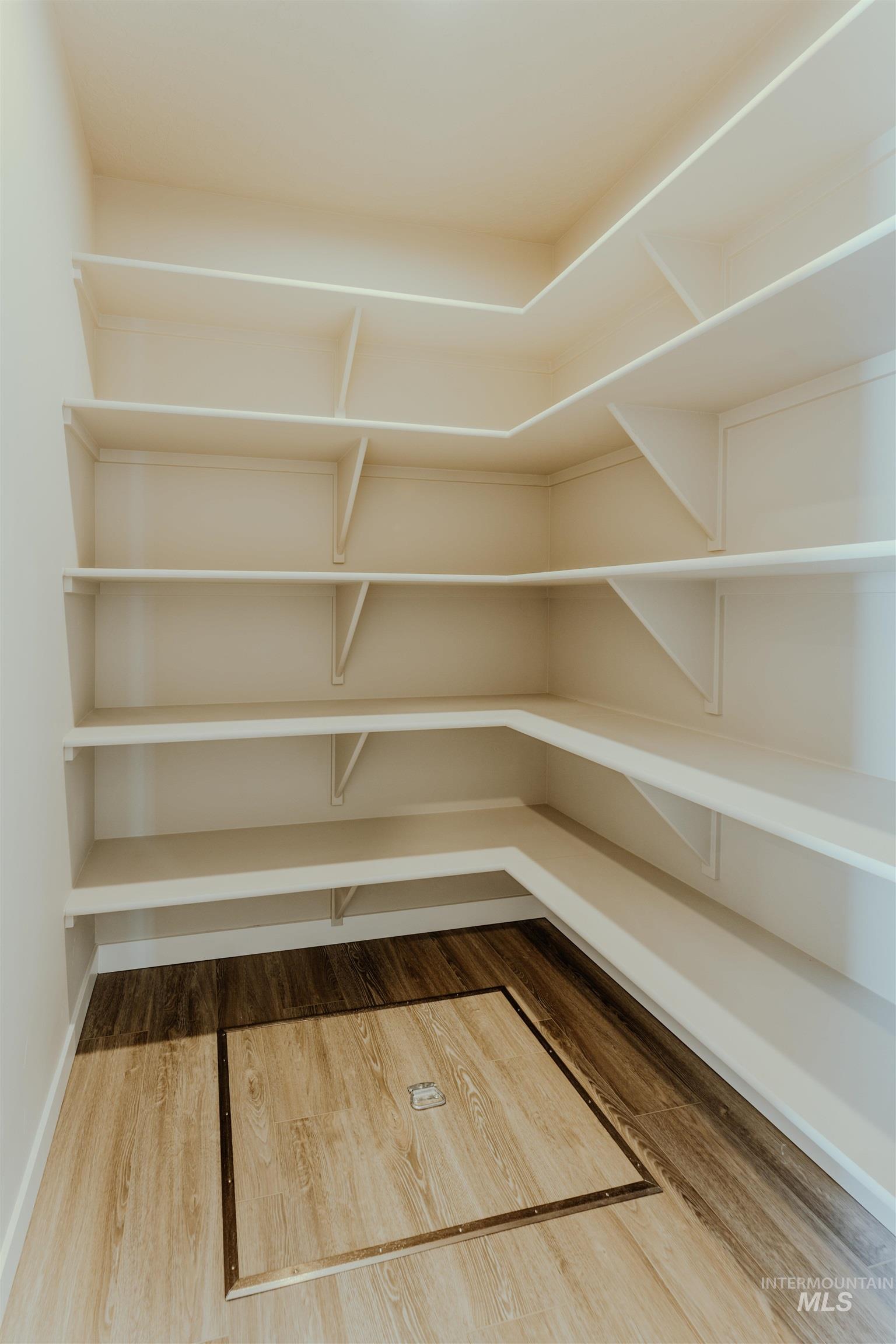 1241 Phillips Circle, Ontario, Oregon 97914-3905, 2 Bedrooms, 2 Bathrooms, Residential For Sale, Price $235,000, 98976441