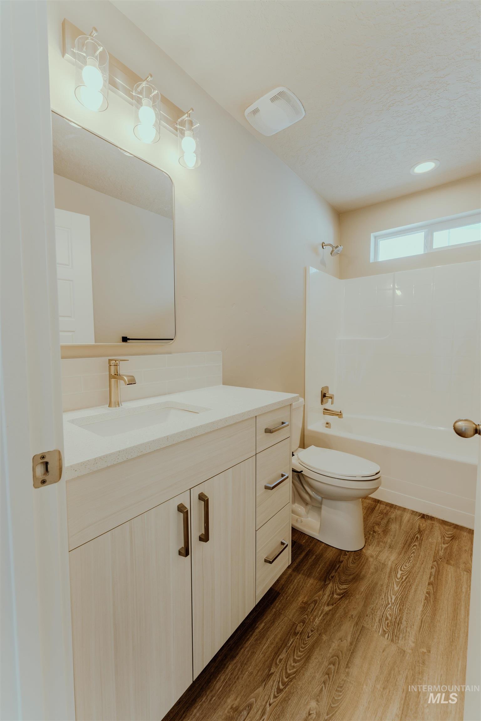 1241 Phillips Circle, Ontario, Oregon 97914-3905, 2 Bedrooms, 2 Bathrooms, Residential For Sale, Price $235,000, 98976441