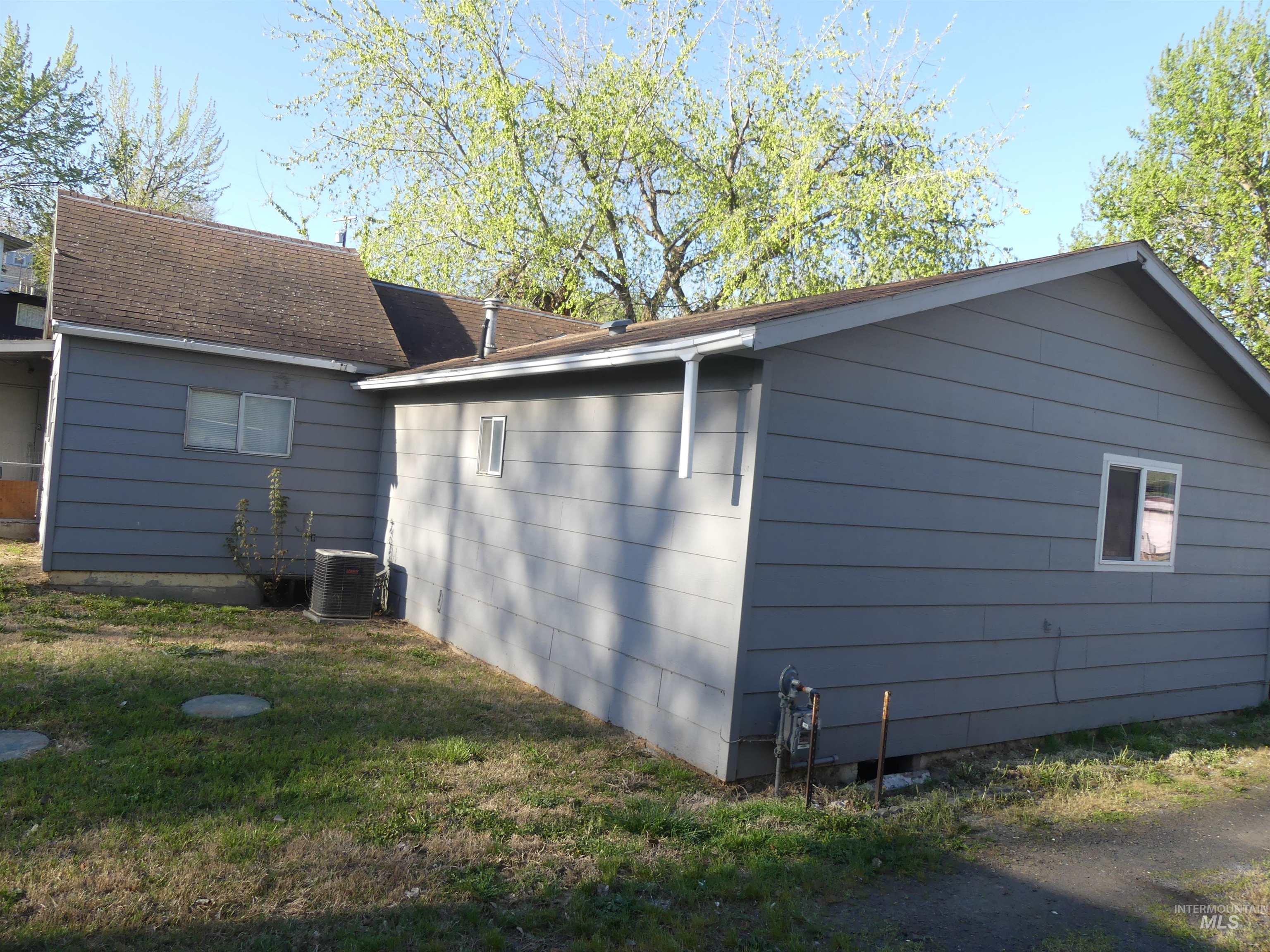 1422-1430 16th Ave, Clarkston, Washington 99403, 2 Bedrooms, 1 Bathroom, Residential Income For Sale, Price $499,000, 98976443