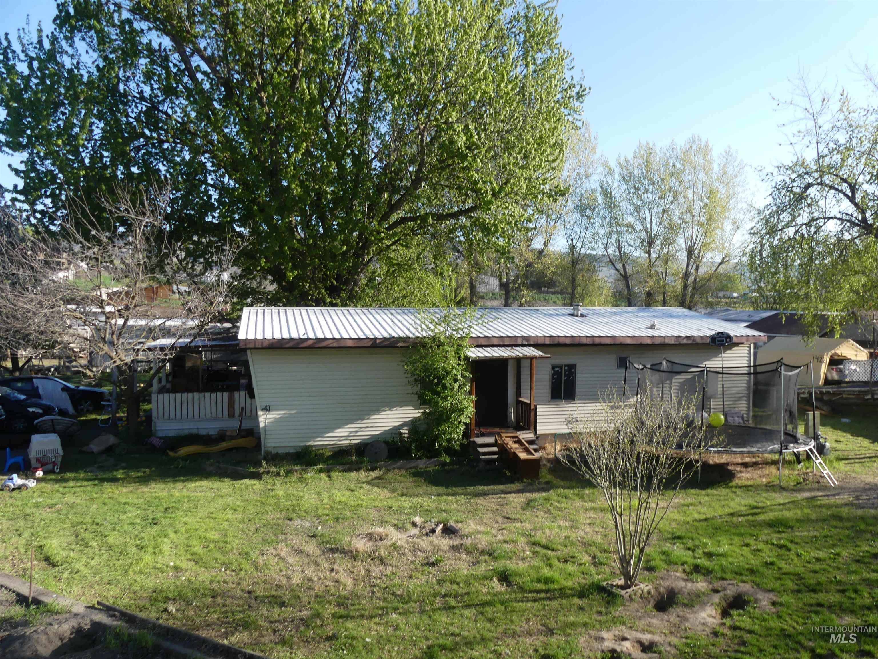 1422-1430 16th Ave, Clarkston, Washington 99403, 2 Bedrooms, 1 Bathroom, Residential Income For Sale, Price $499,000, 98976443