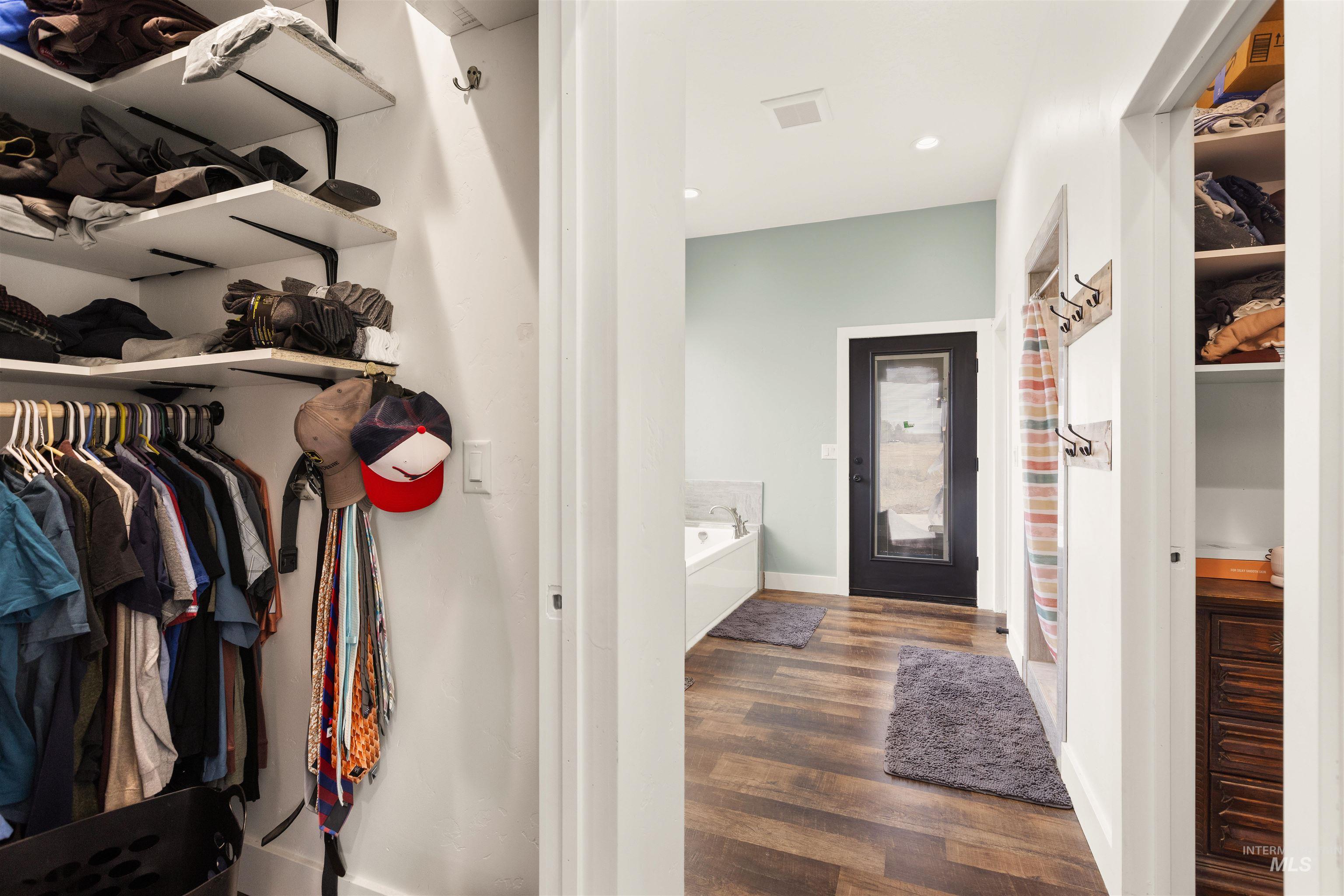 5220 W Central Road, Emmett, Idaho 83617, 7 Bedrooms, 3.5 Bathrooms, Residential For Sale, Price $1,800,000, 98976445