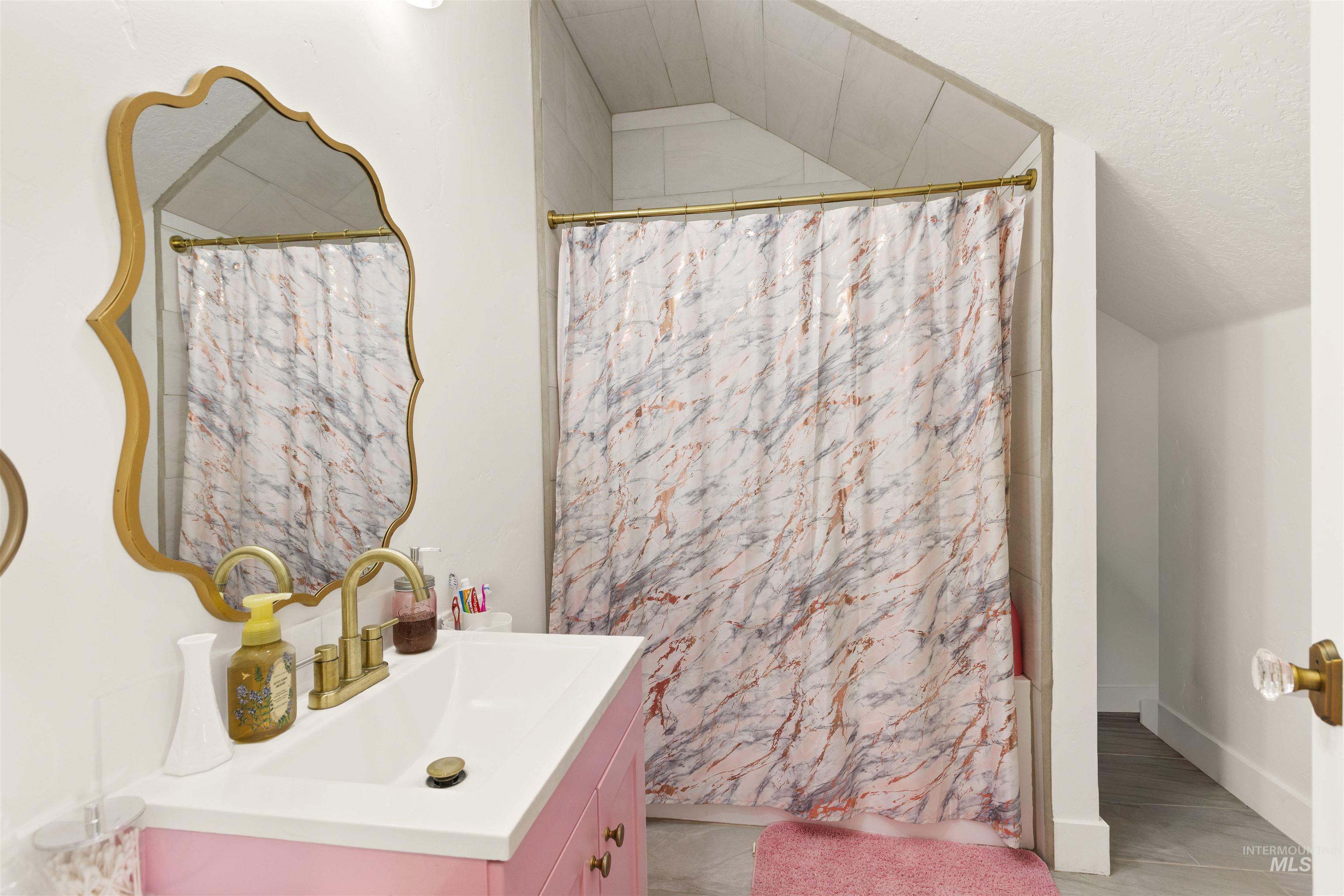 5220 W Central Road, Emmett, Idaho 83617, 7 Bedrooms, 3.5 Bathrooms, Residential For Sale, Price $1,800,000, 98976445