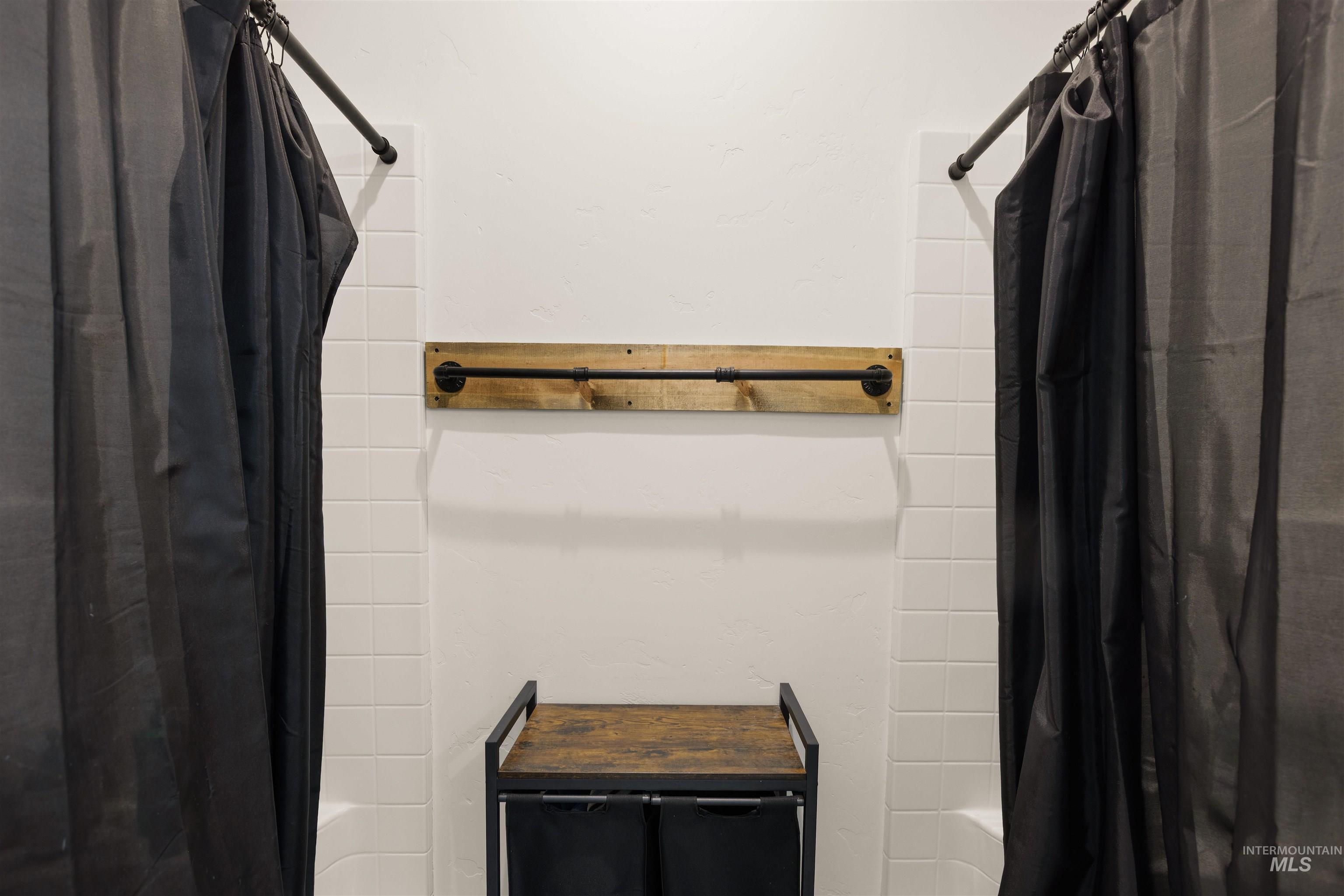 5220 W Central Road, Emmett, Idaho 83617, 7 Bedrooms, 3.5 Bathrooms, Residential For Sale, Price $1,800,000, 98976445