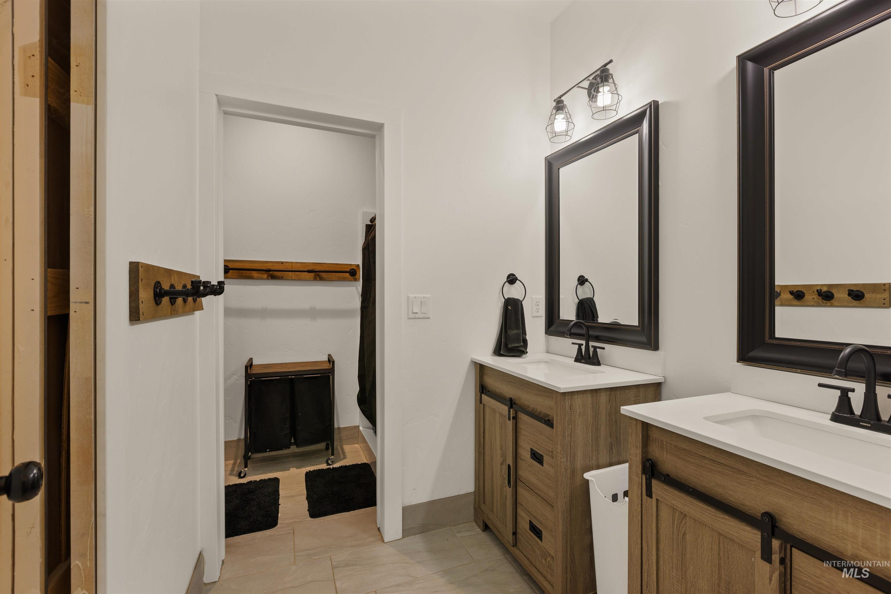 5220 W Central Road, Emmett, Idaho 83617, 7 Bedrooms, 3.5 Bathrooms, Residential For Sale, Price $1,800,000, 98976445