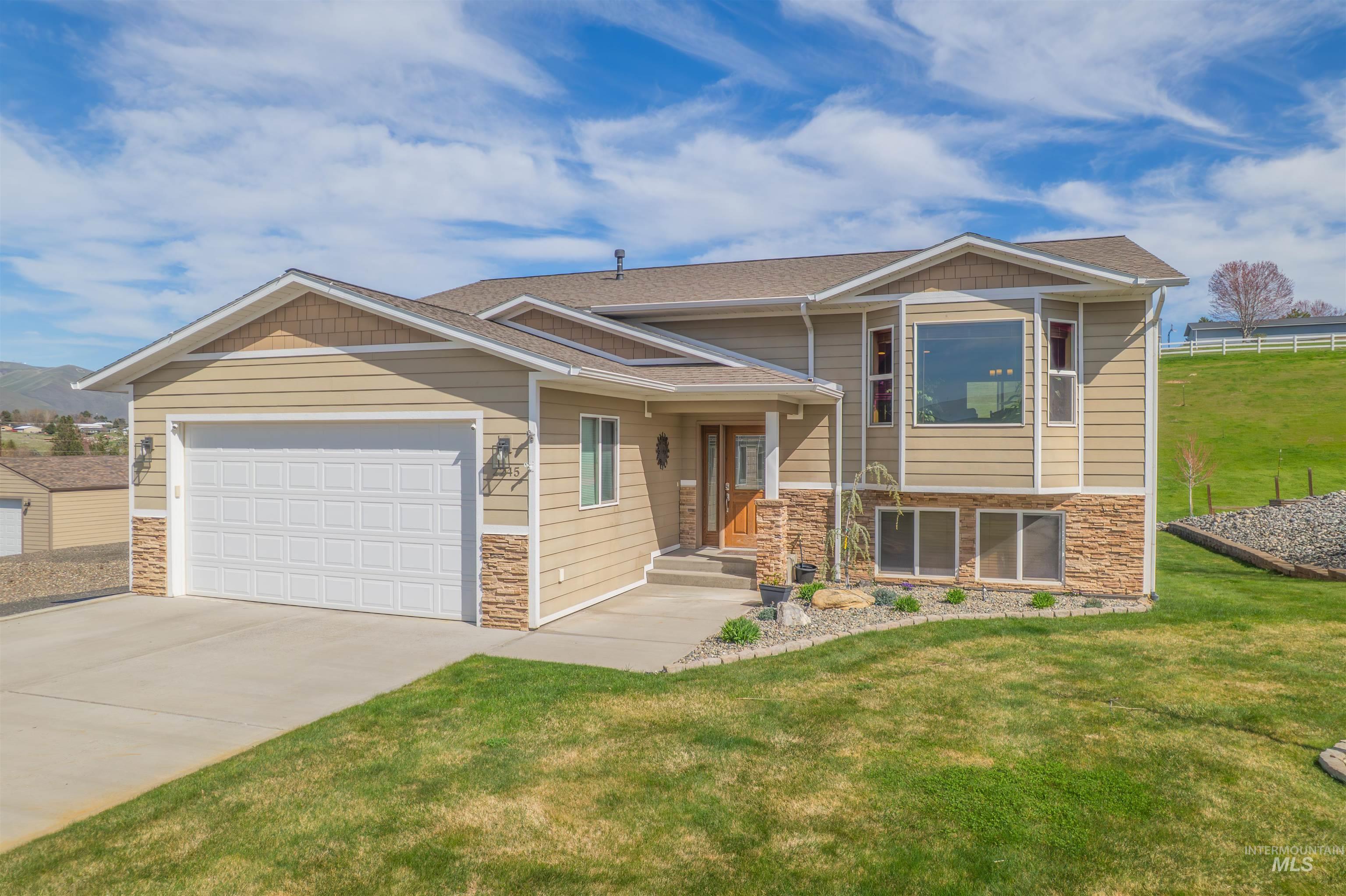 2245 Pitchstone Dr, Clarkston, Washington 99403, 4 Bedrooms, 3 Bathrooms, Residential For Sale, Price $577,500, 98976447