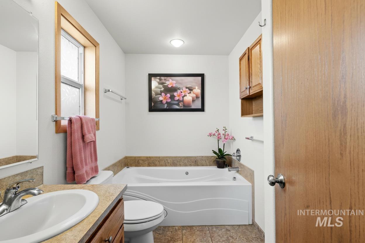 2245 Pitchstone Dr, Clarkston, Washington 99403, 4 Bedrooms, 3 Bathrooms, Residential For Sale, Price $557,000, 98976447