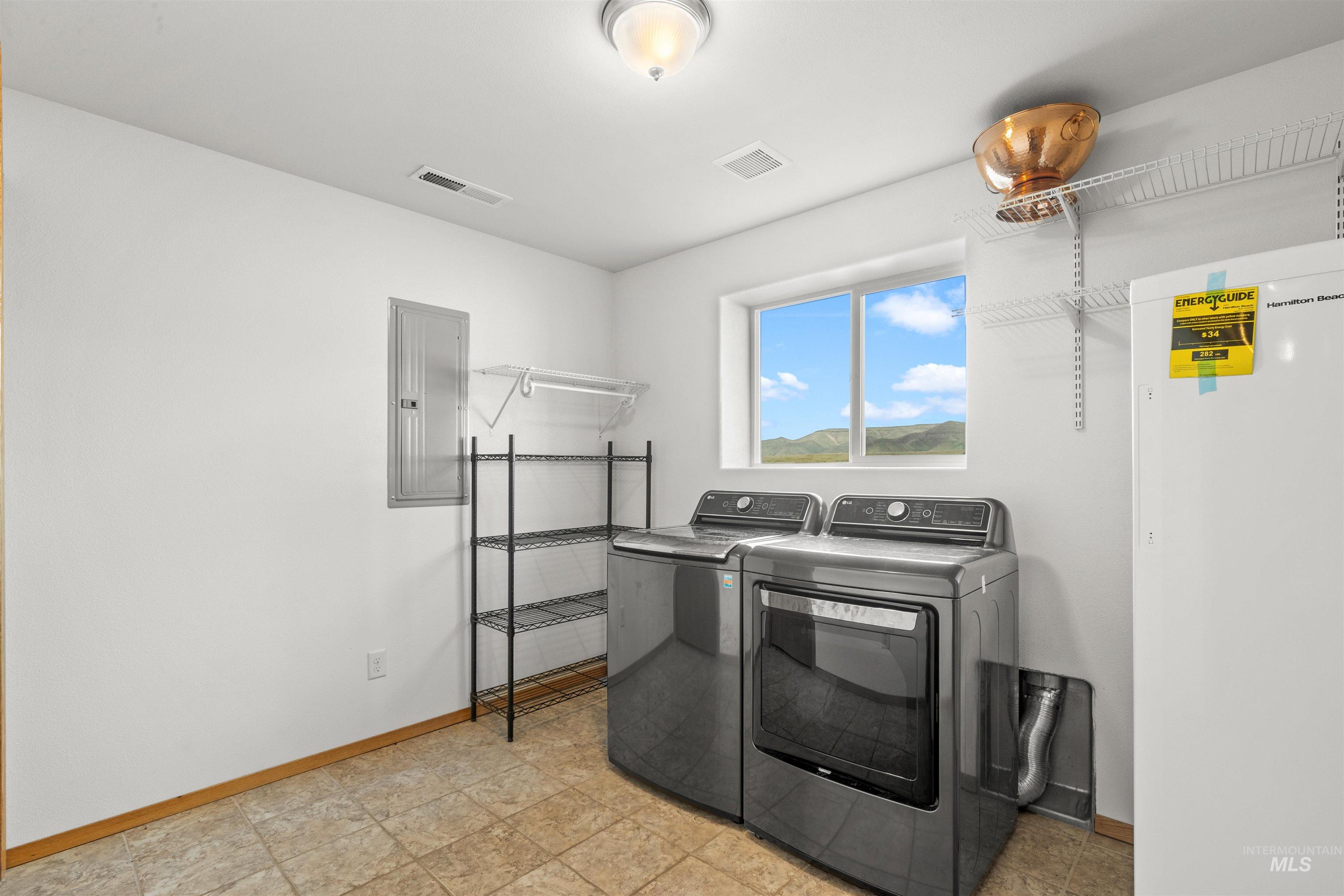 2245 Pitchstone Dr, Clarkston, Washington 99403, 4 Bedrooms, 3 Bathrooms, Residential For Sale, Price $577,500, 98976447