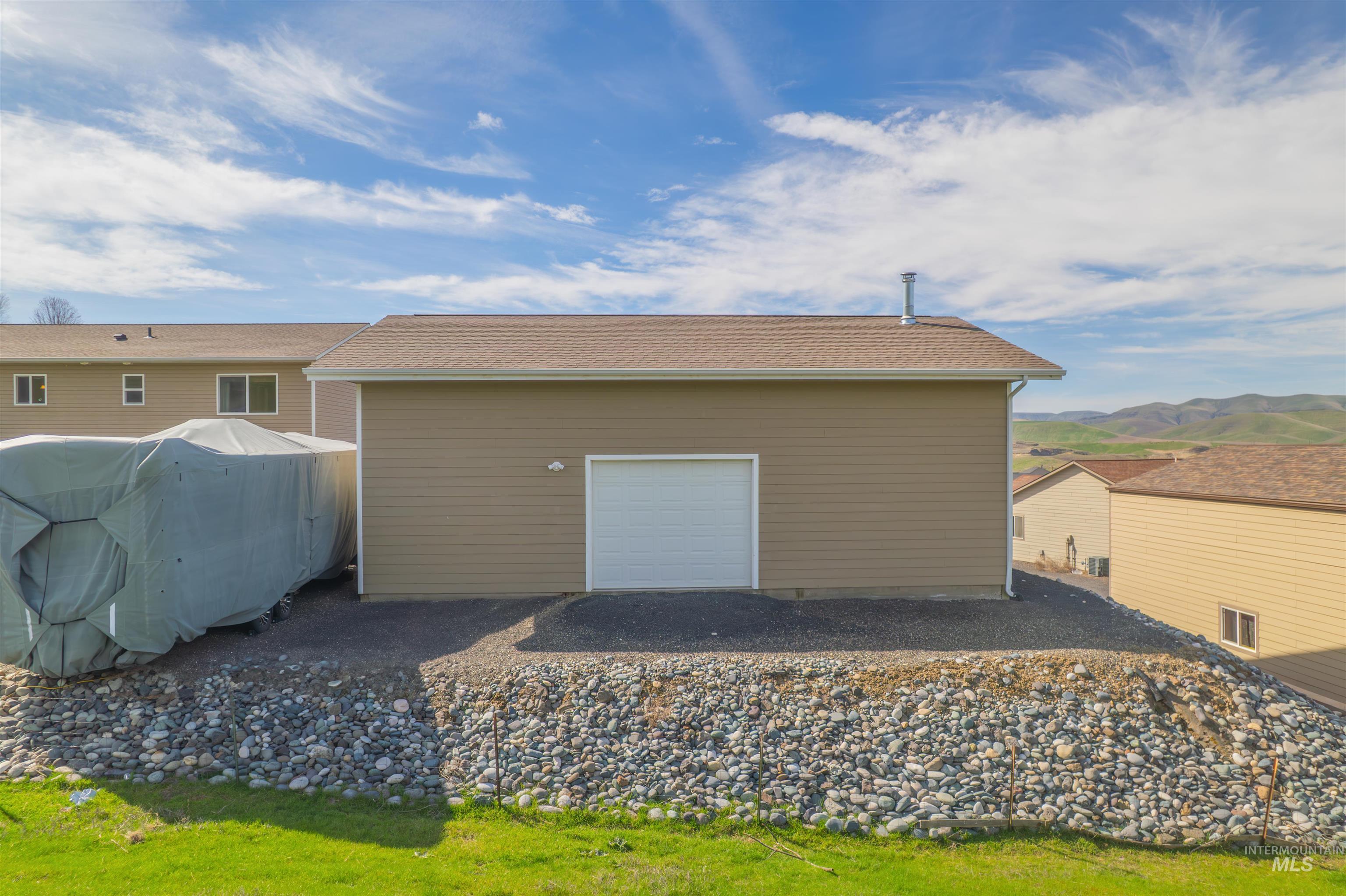 2245 Pitchstone Dr, Clarkston, Washington 99403, 4 Bedrooms, 3 Bathrooms, Residential For Sale, Price $577,500, 98976447