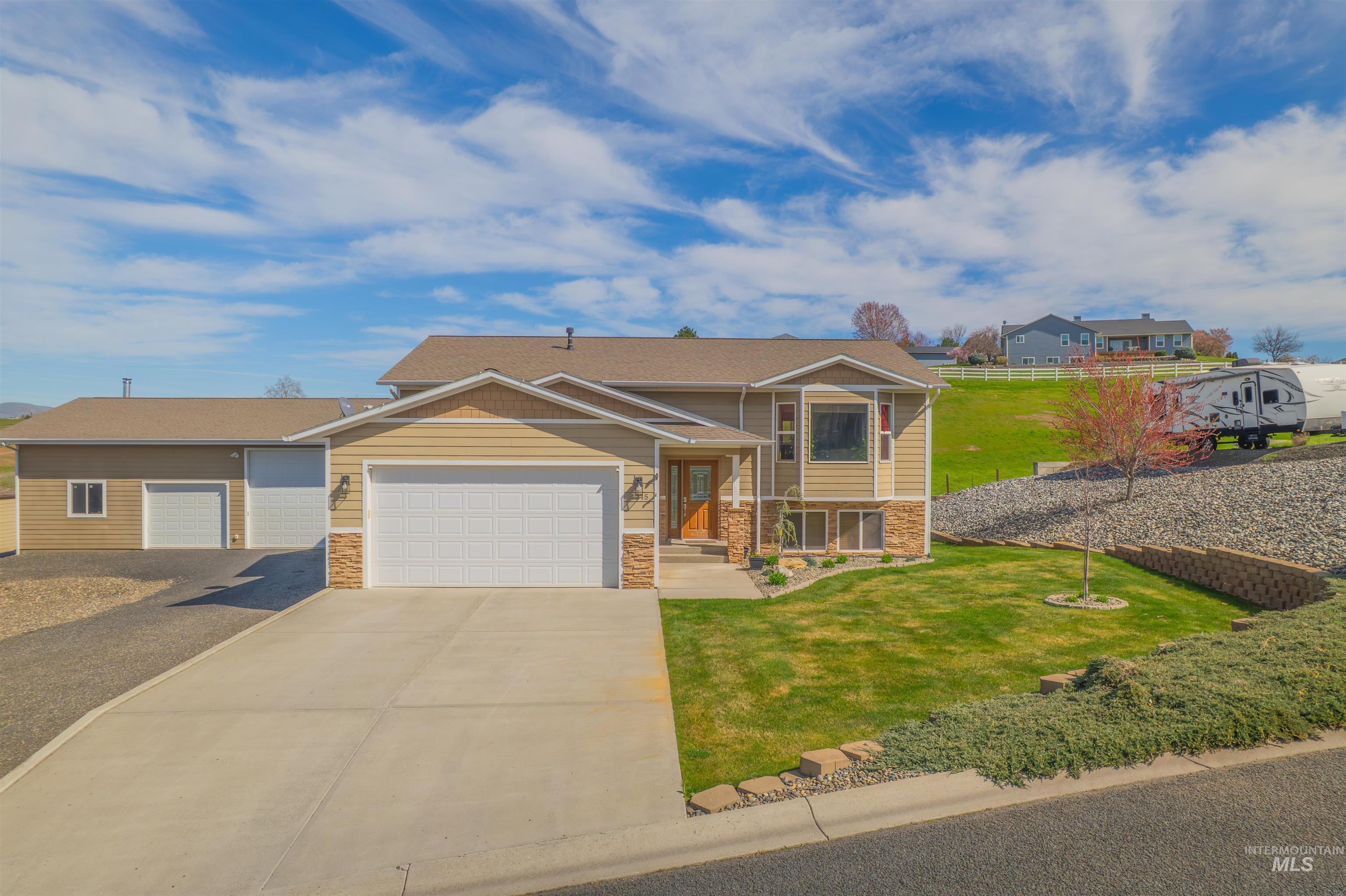 2245 Pitchstone Dr, Clarkston, Washington 99403, 4 Bedrooms, 3 Bathrooms, Residential For Sale, Price $577,500, 98976447