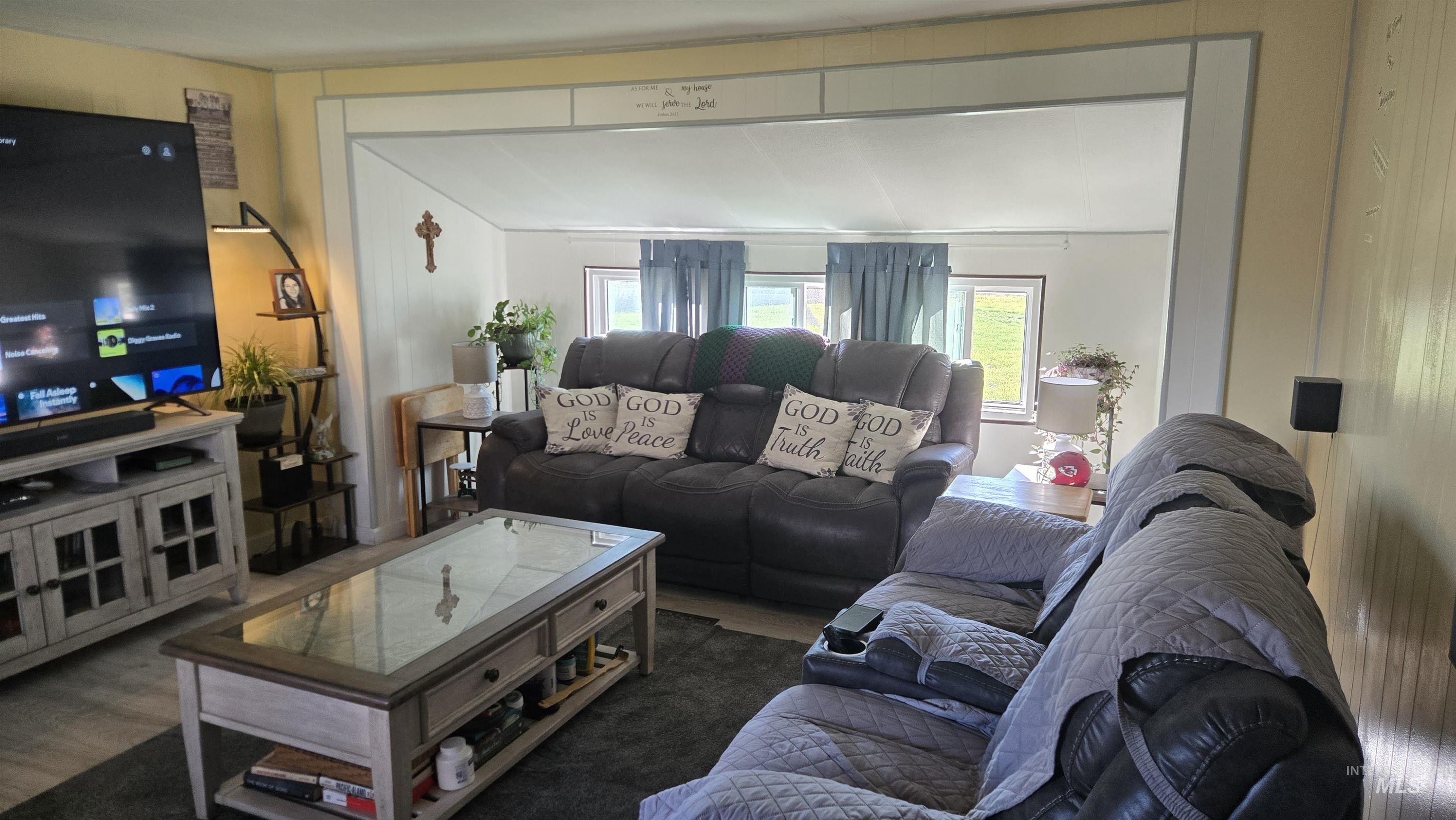 798 S. Dolson Lane, Eagle, Idaho 83616, 3 Bedrooms, 1.5 Bathrooms, Residential For Sale, Price $94,900, 98976448