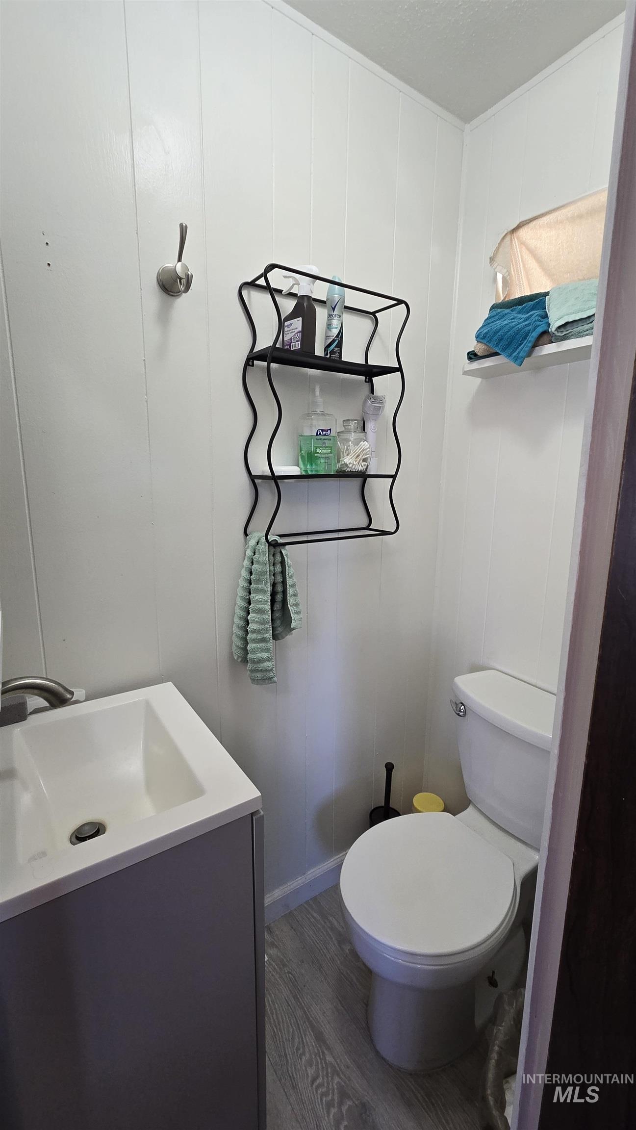 798 S. Dolson Lane, Eagle, Idaho 83616, 3 Bedrooms, 1.5 Bathrooms, Residential For Sale, Price $94,900, 98976448