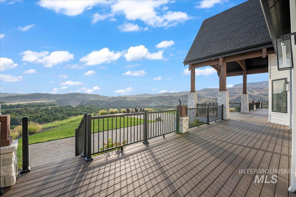 8011 Westridge Ln, Emmett, Idaho 83617, 5 Bedrooms, 4.5 Bathrooms, Residential For Sale, Price $2,790,000, 98976454