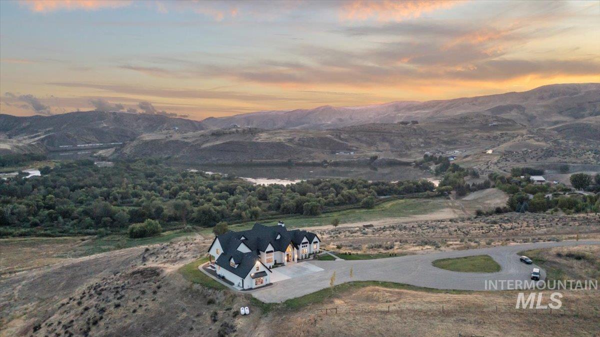 8011 Westridge Ln, Emmett, Idaho 83617, 5 Bedrooms, 4.5 Bathrooms, Residential For Sale, Price $2,790,000, 98976454