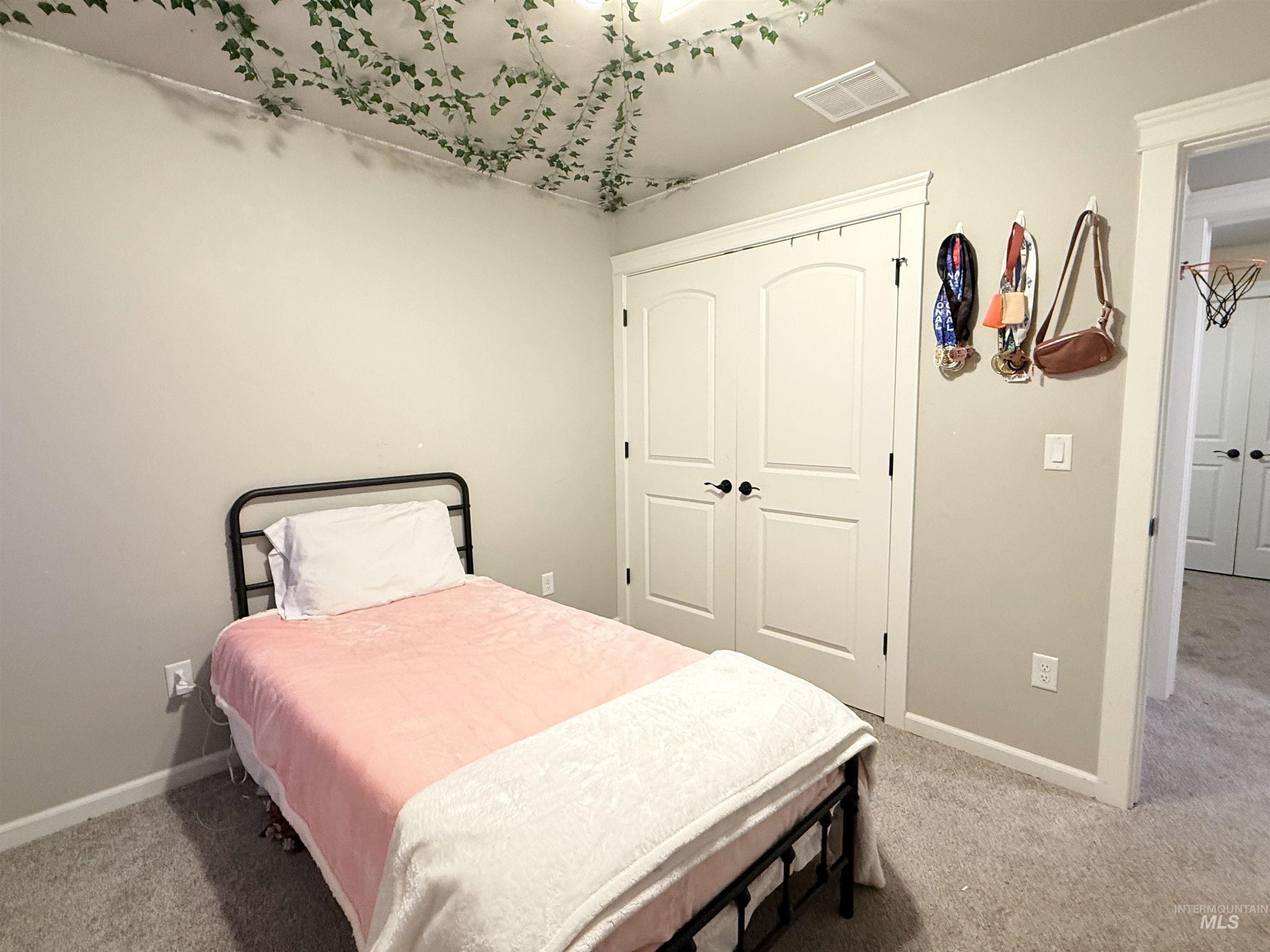 1079 Maplewood St, Burley, Idaho 83318, 4 Bedrooms, 2.5 Bathrooms, Residential For Sale, Price $394,000, 98976457