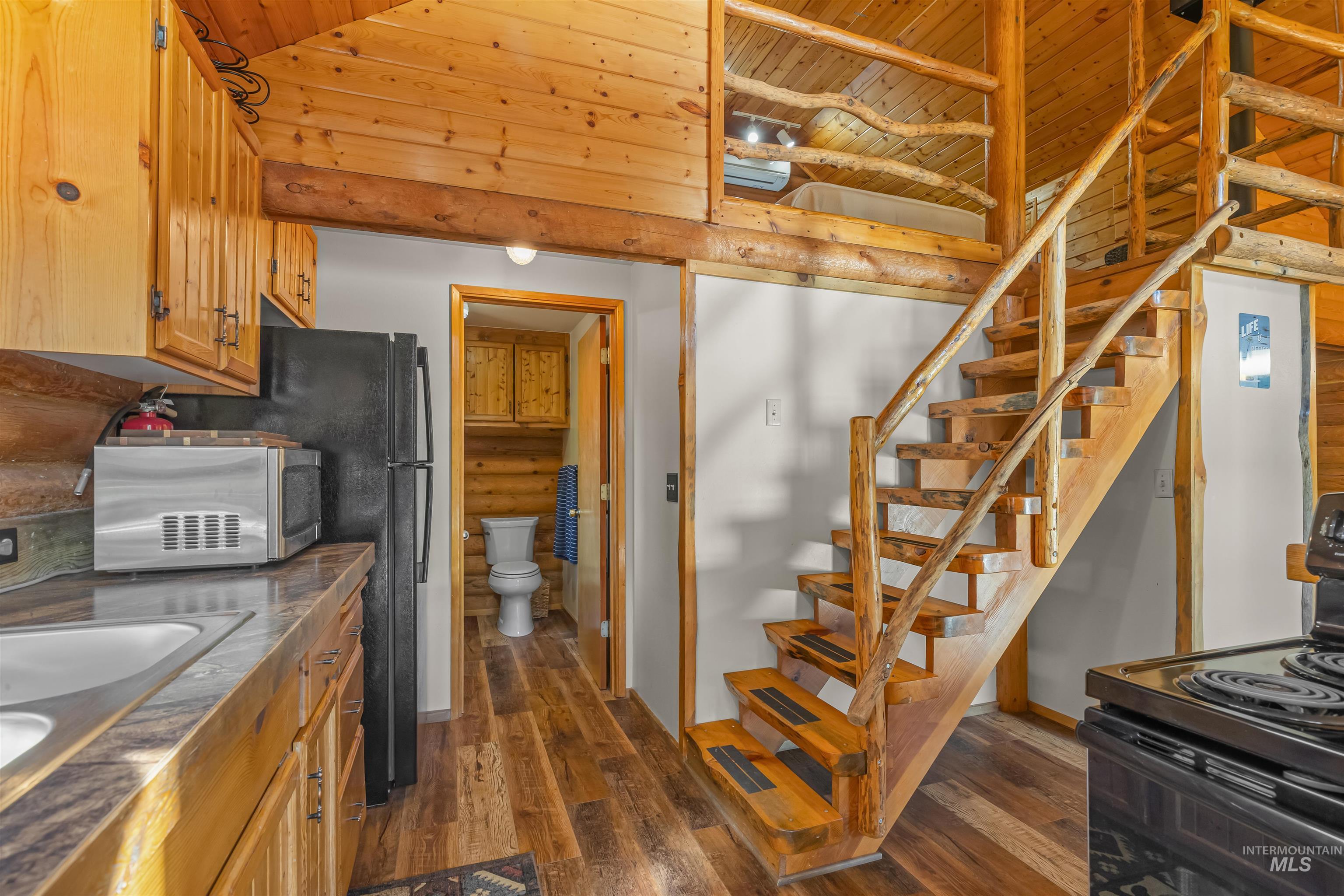 13706 Hwy 95 South, White Bird, Idaho 83554, 7 Bedrooms, 8 Bathrooms, Residential For Sale, Price $2,599,000, 98976458