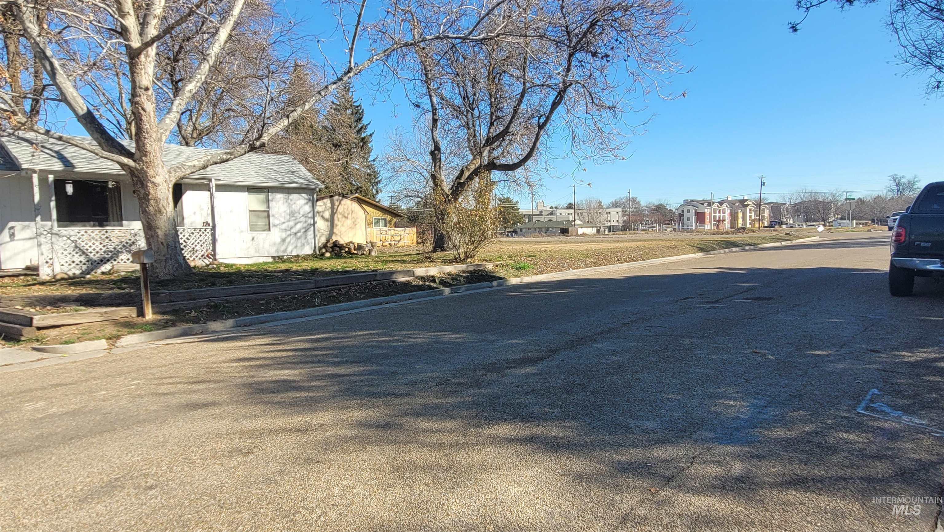 1415 E Oak St, Caldwell, Idaho 83605, 2 Bedrooms, 1 Bathroom, Residential For Sale, Price $324,900, 98976459