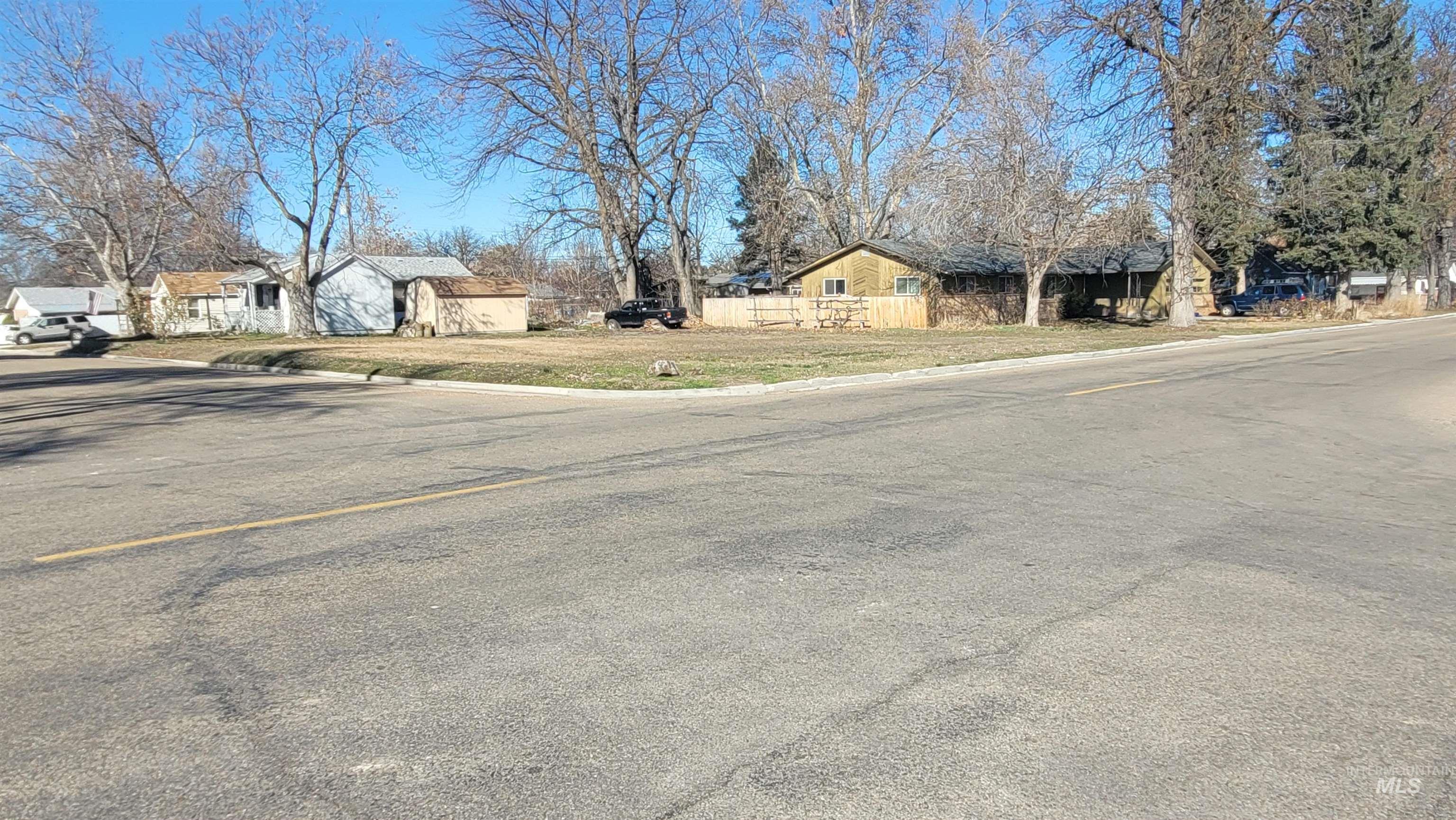 1415 E Oak St, Caldwell, Idaho 83605, 2 Bedrooms, 1 Bathroom, Residential For Sale, Price $324,900, 98976459