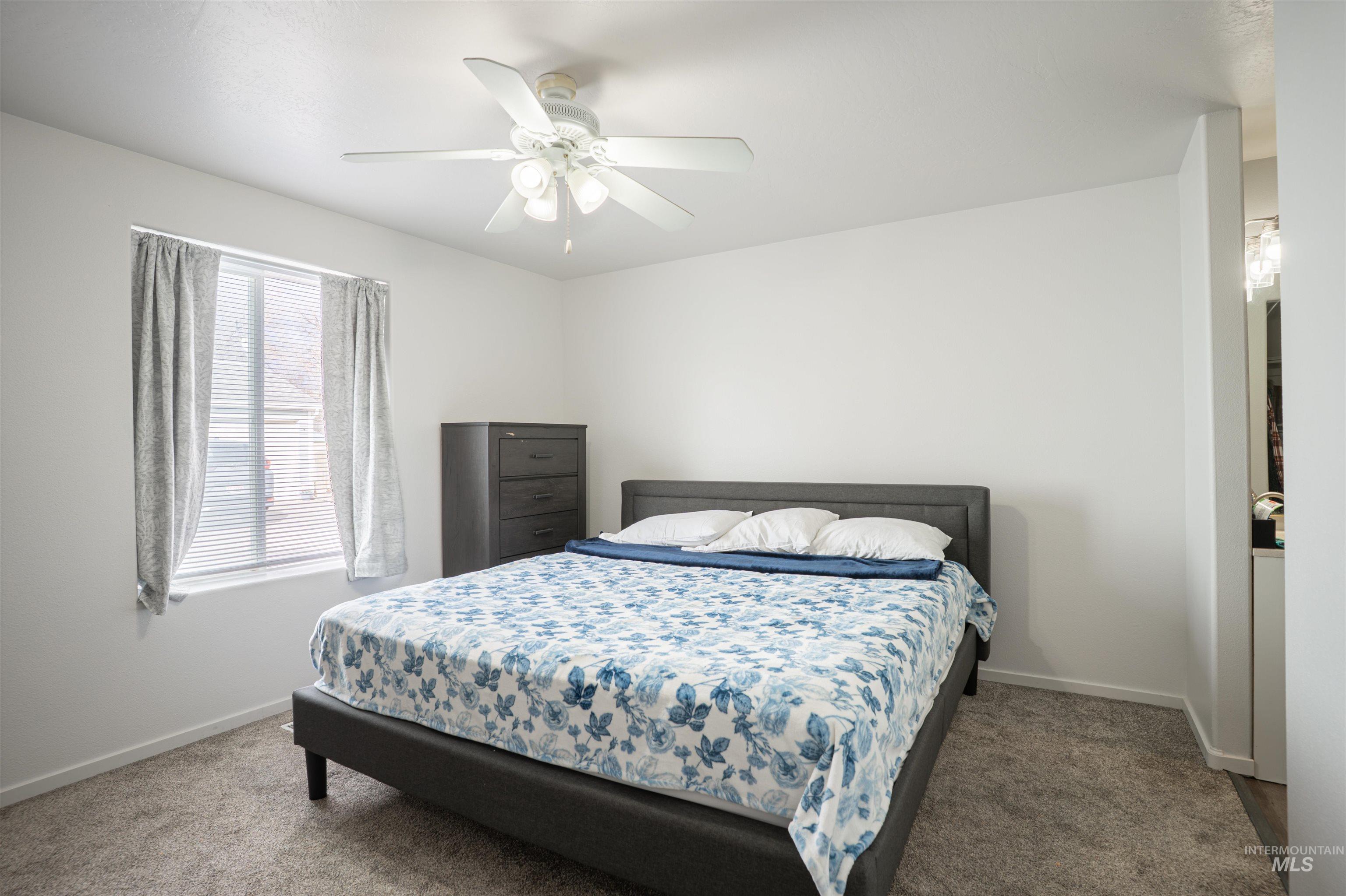 962 Sparks St N, Twin Falls, Idaho 83301, 3 Bedrooms, 2 Bathrooms, Residential For Sale, Price $320,000, 98976460