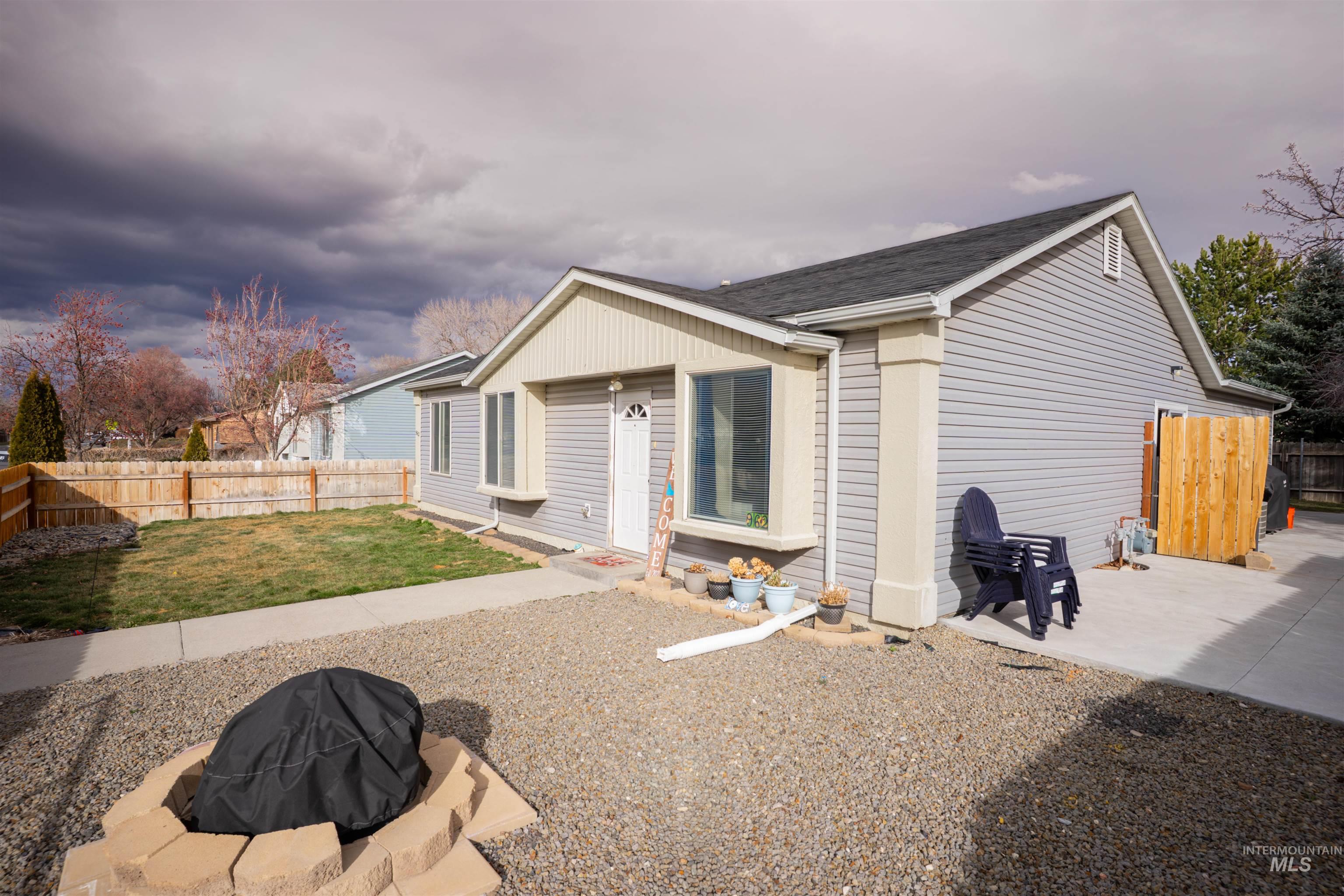 962 Sparks St N, Twin Falls, Idaho 83301, 3 Bedrooms, 2 Bathrooms, Residential For Sale, Price $320,000, 98976460