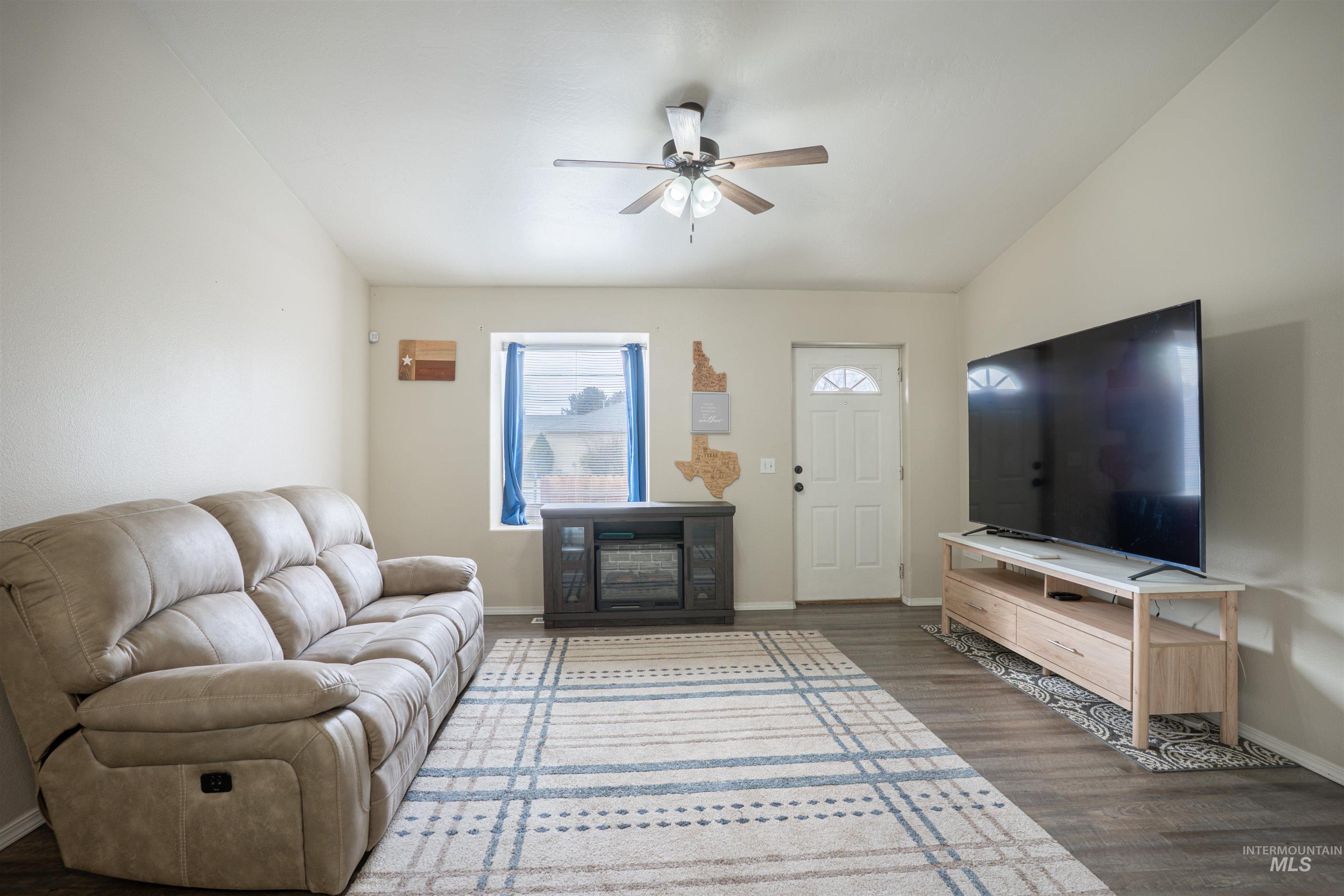 962 Sparks St N, Twin Falls, Idaho 83301, 3 Bedrooms, 2 Bathrooms, Residential For Sale, Price $320,000, 98976460