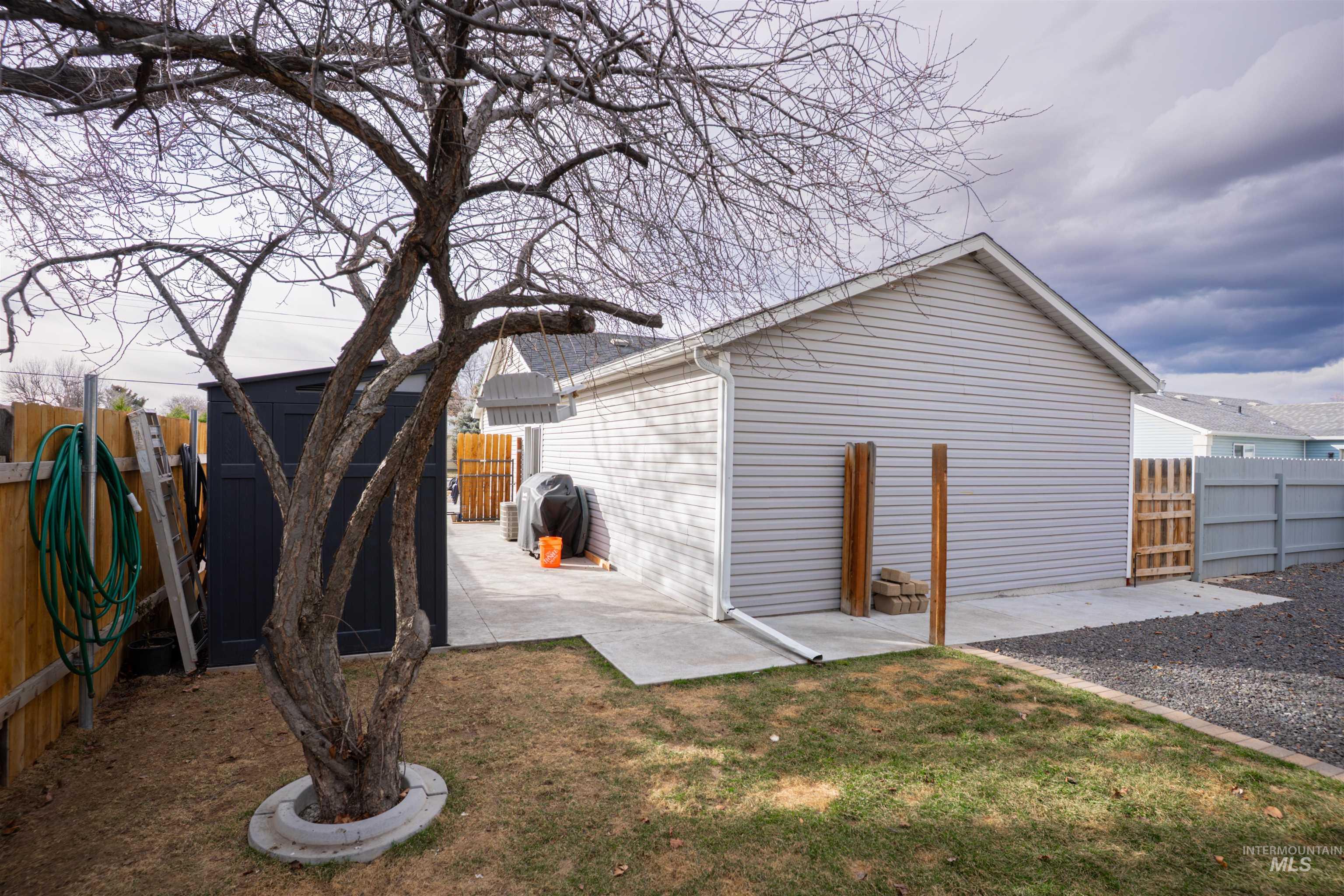 962 Sparks St N, Twin Falls, Idaho 83301, 3 Bedrooms, 2 Bathrooms, Residential For Sale, Price $320,000, 98976460