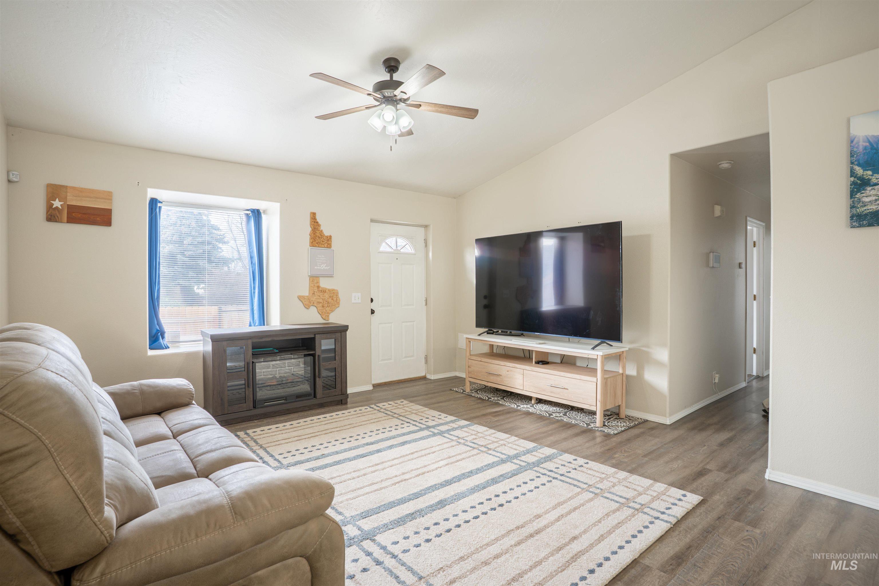 962 Sparks St N, Twin Falls, Idaho 83301, 3 Bedrooms, 2 Bathrooms, Residential For Sale, Price $320,000, 98976460