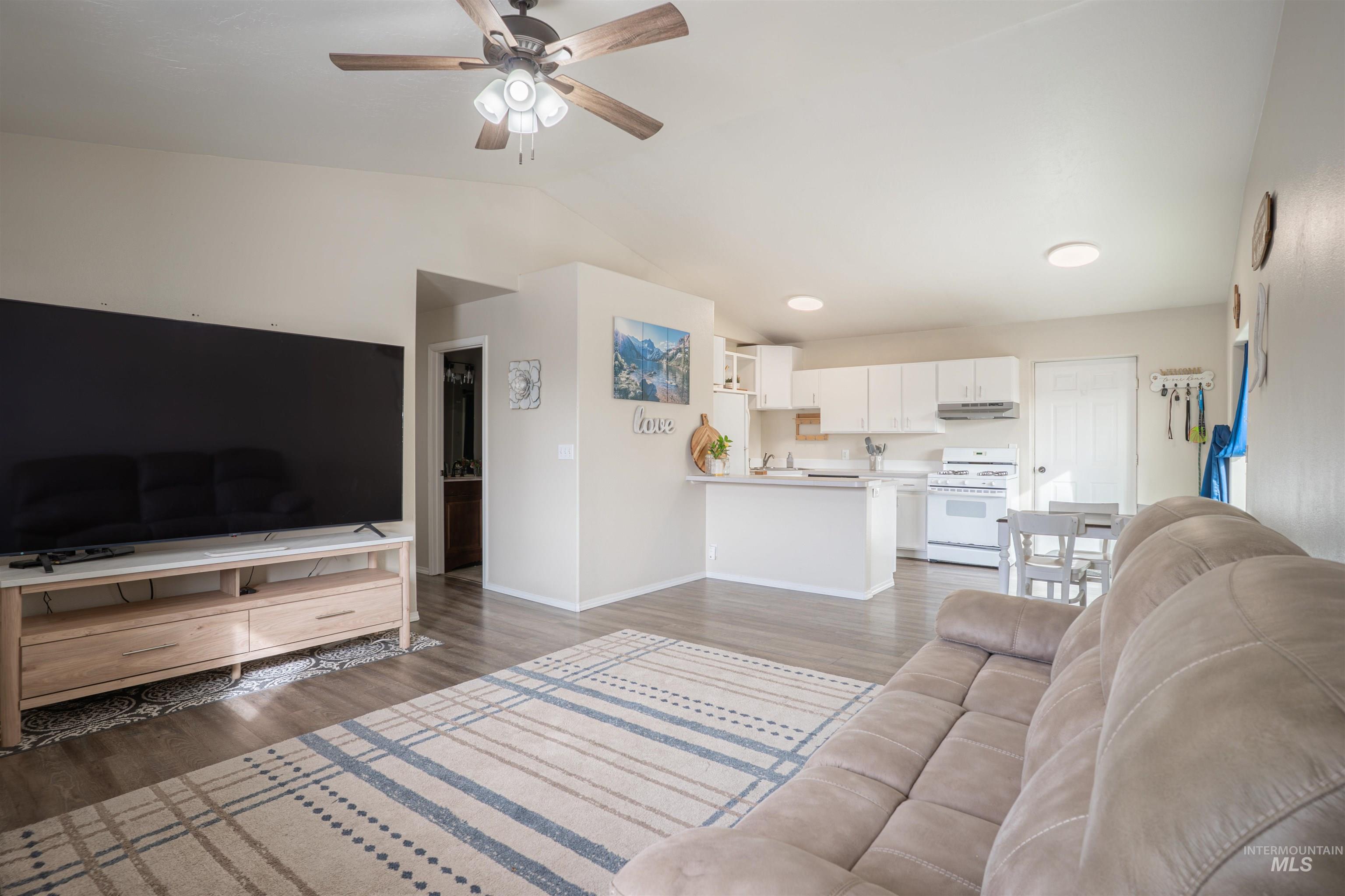 962 Sparks St N, Twin Falls, Idaho 83301, 3 Bedrooms, 2 Bathrooms, Residential For Sale, Price $320,000, 98976460