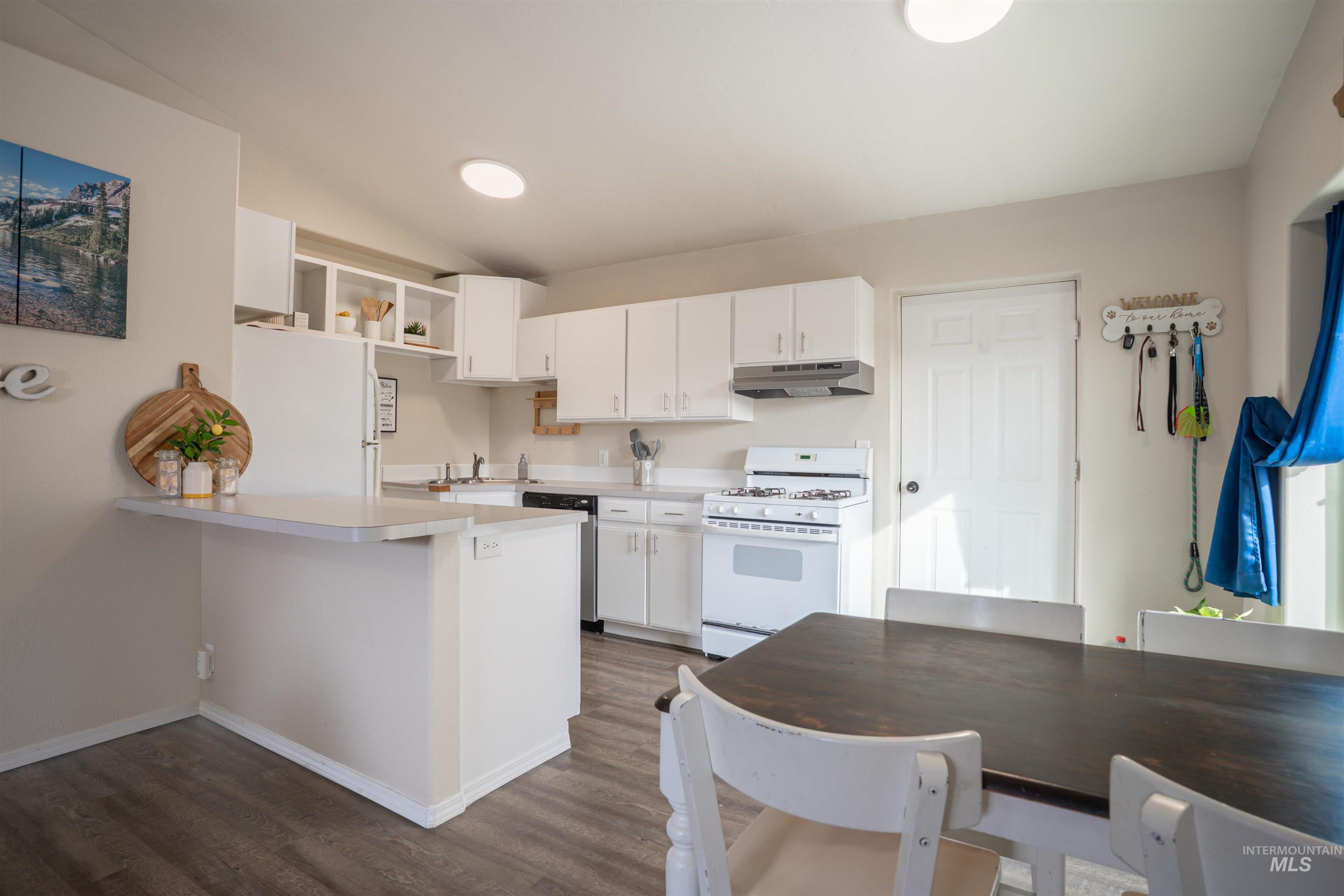 962 Sparks St N, Twin Falls, Idaho 83301, 3 Bedrooms, 2 Bathrooms, Residential For Sale, Price $320,000, 98976460