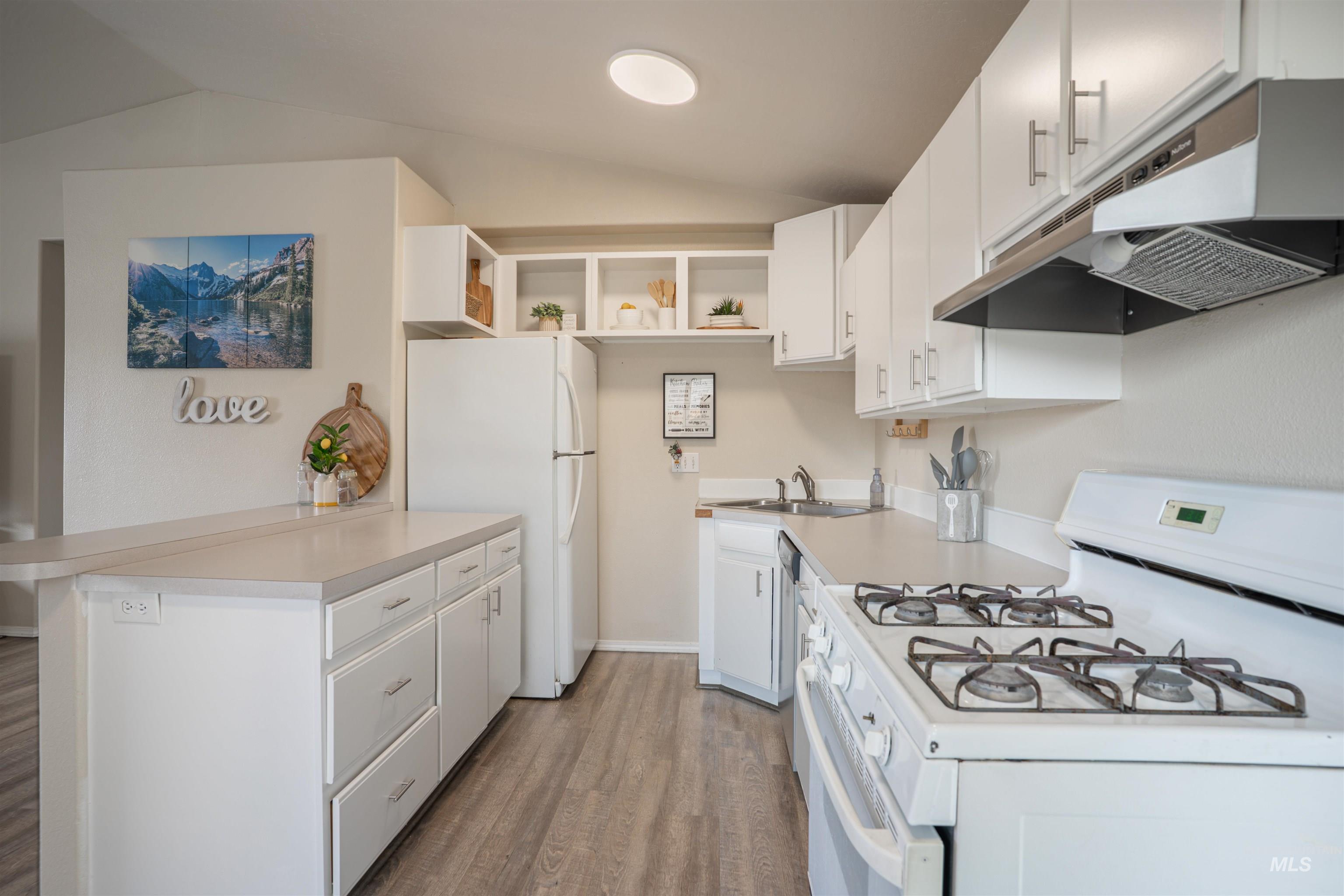 962 Sparks St N, Twin Falls, Idaho 83301, 3 Bedrooms, 2 Bathrooms, Residential For Sale, Price $320,000, 98976460