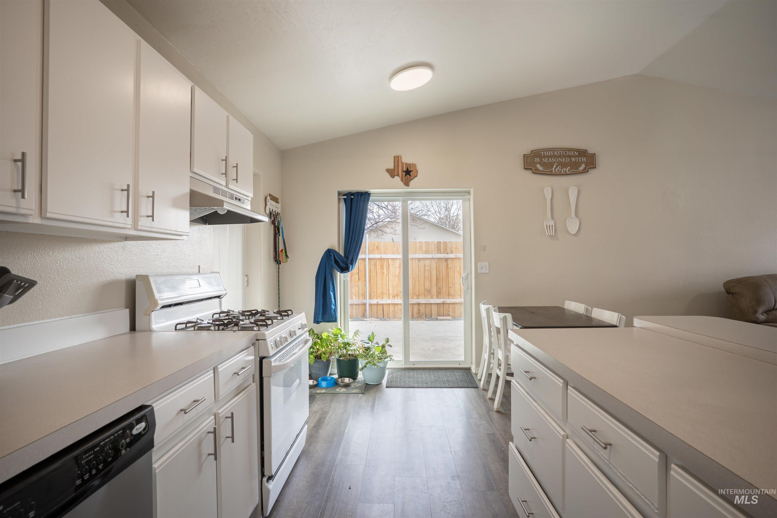 962 Sparks St N, Twin Falls, Idaho 83301, 3 Bedrooms, 2 Bathrooms, Residential For Sale, Price $320,000, 98976460