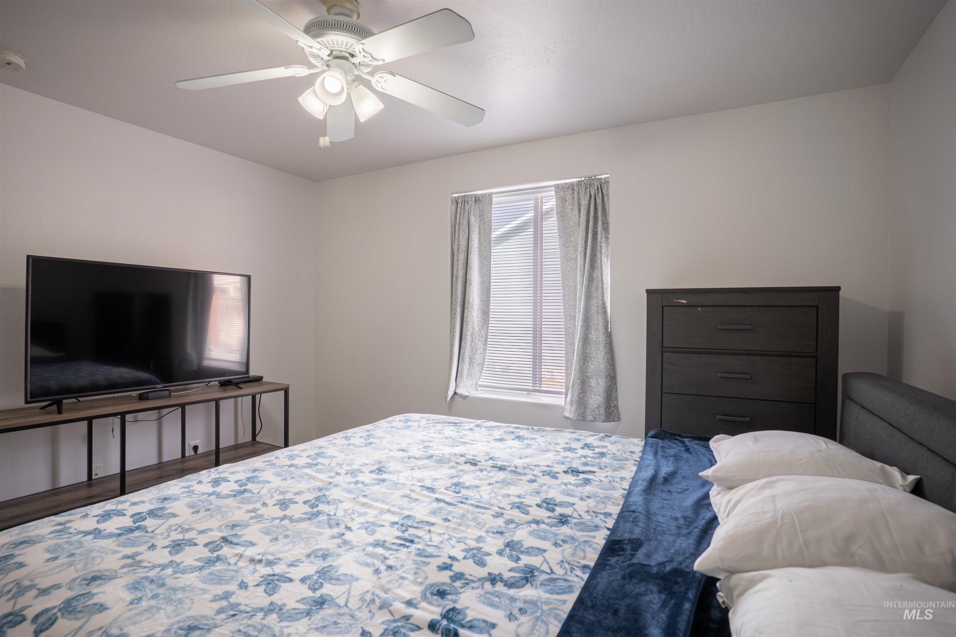 962 Sparks St N, Twin Falls, Idaho 83301, 3 Bedrooms, 2 Bathrooms, Residential For Sale, Price $320,000, 98976460