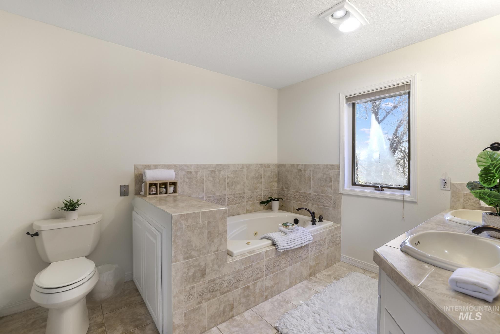 1888 Candleridge Dr., Twin Falls, Idaho 83301, 6 Bedrooms, 3.5 Bathrooms, Residential For Sale, Price $799,900, 98976463