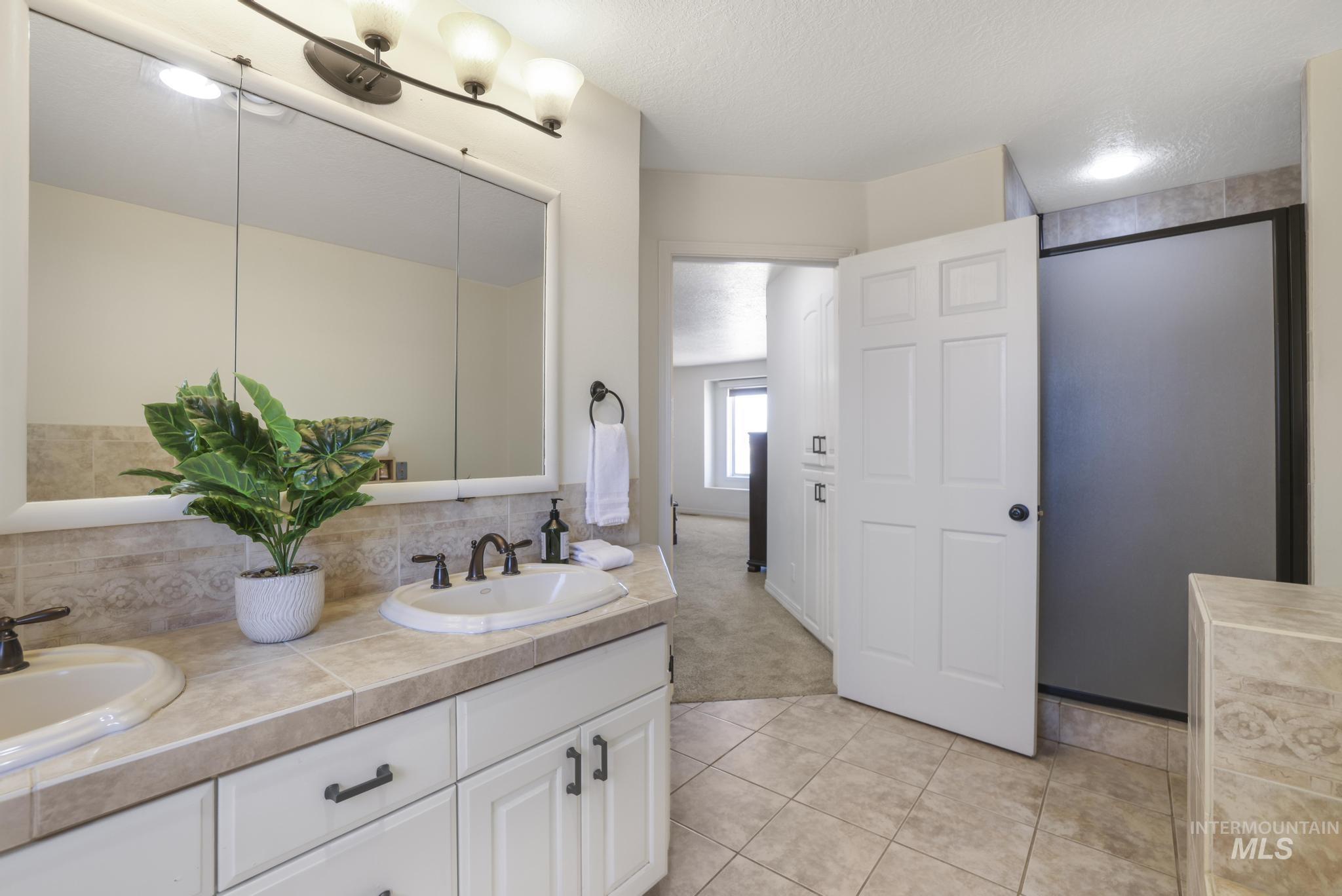 1888 Candleridge Dr., Twin Falls, Idaho 83301, 6 Bedrooms, 3.5 Bathrooms, Residential For Sale, Price $799,900, 98976463