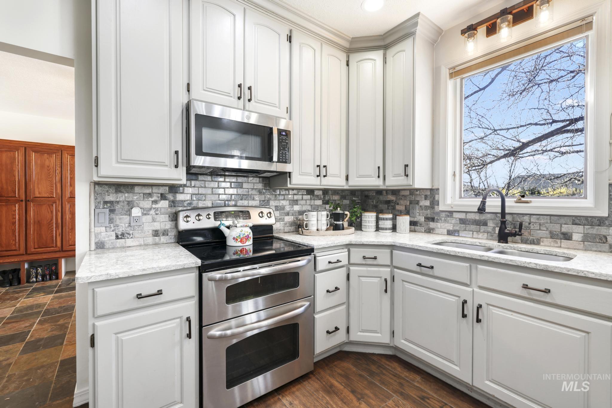 1888 Candleridge Dr., Twin Falls, Idaho 83301, 6 Bedrooms, 3.5 Bathrooms, Residential For Sale, Price $799,900, 98976463