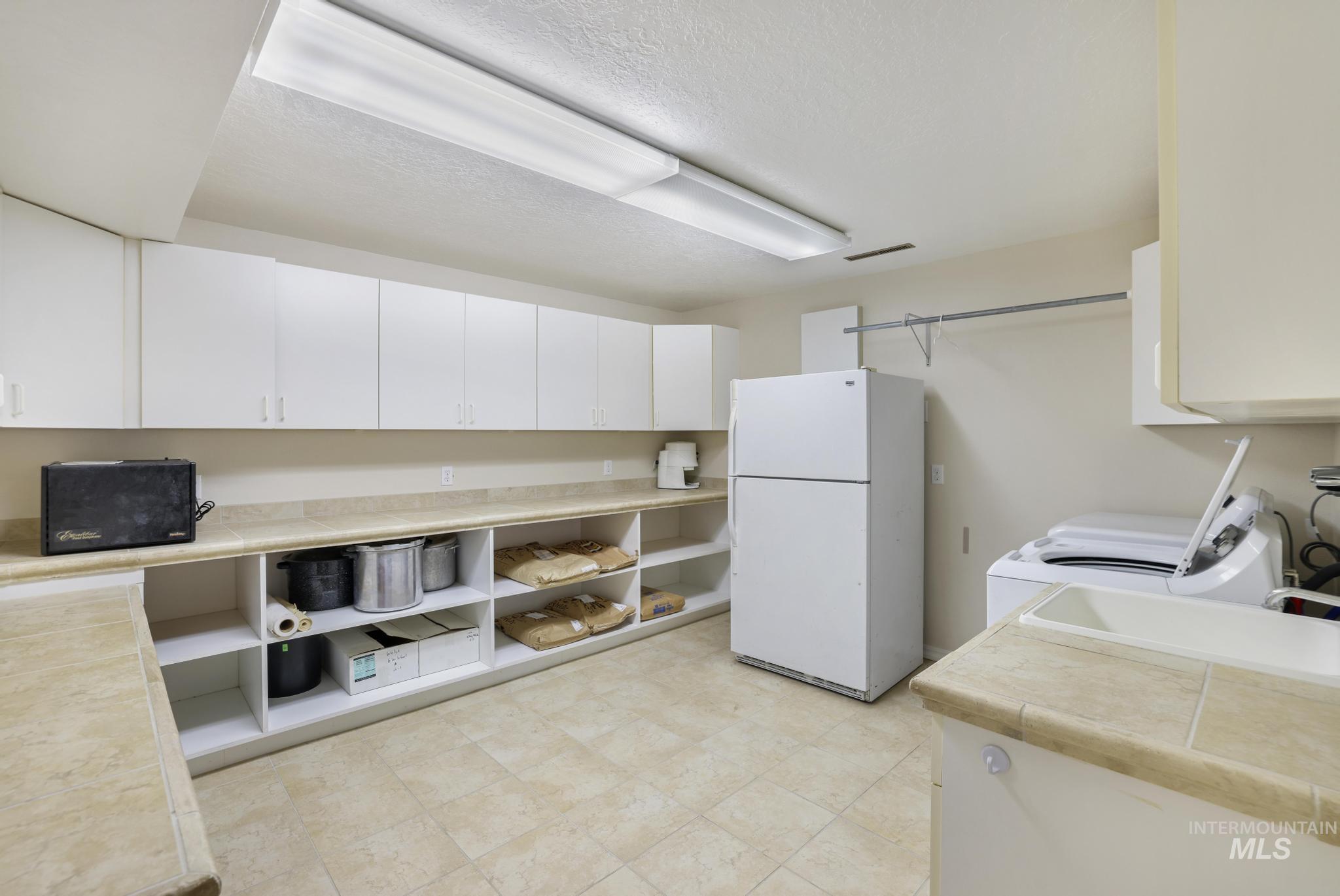 1888 Candleridge Dr., Twin Falls, Idaho 83301, 6 Bedrooms, 3.5 Bathrooms, Residential For Sale, Price $799,900, 98976463