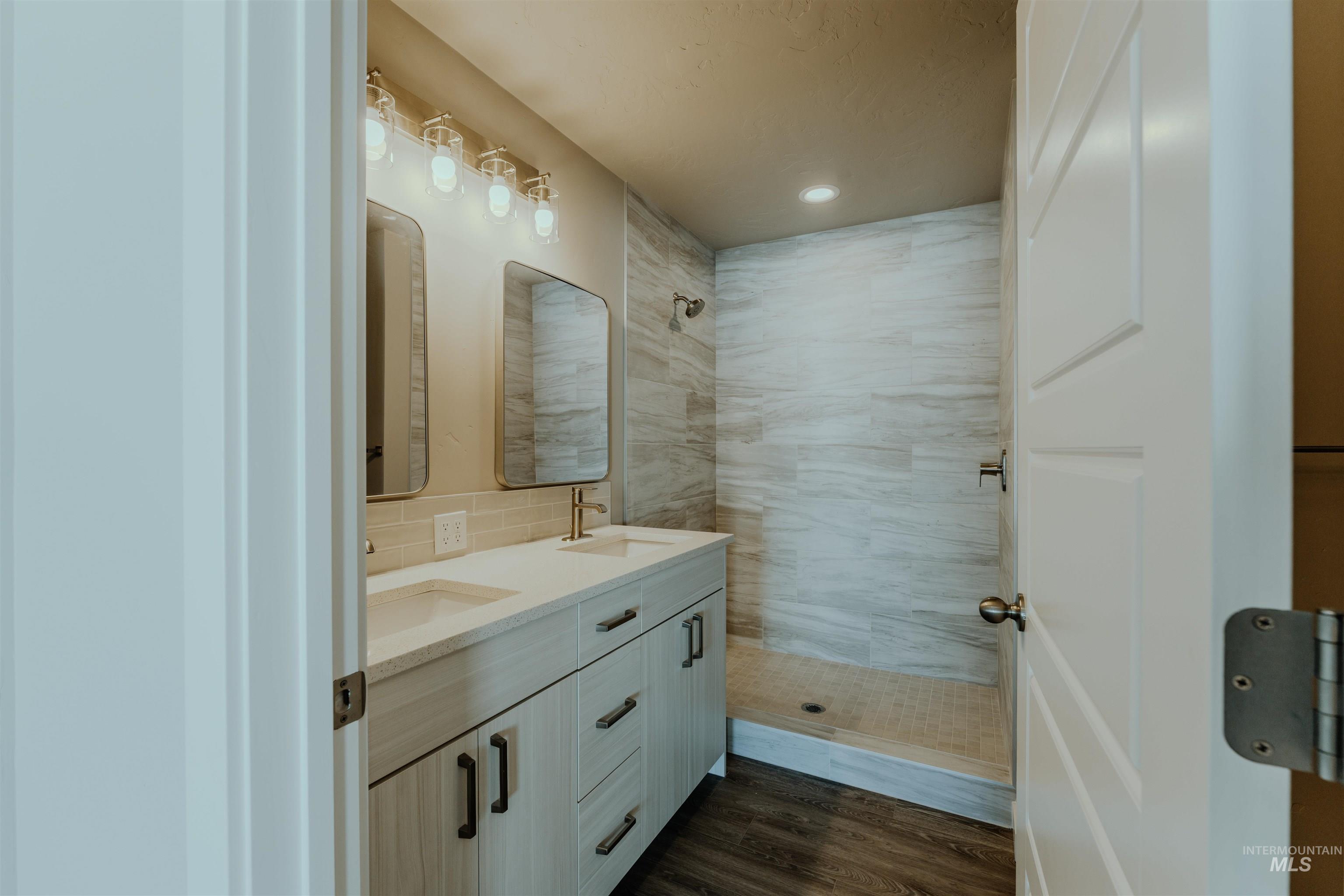 1235 Phillips Circle, Ontario, Oregon 97914-3905, 2 Bedrooms, 2 Bathrooms, Residential For Sale, Price $235,000, 98976464